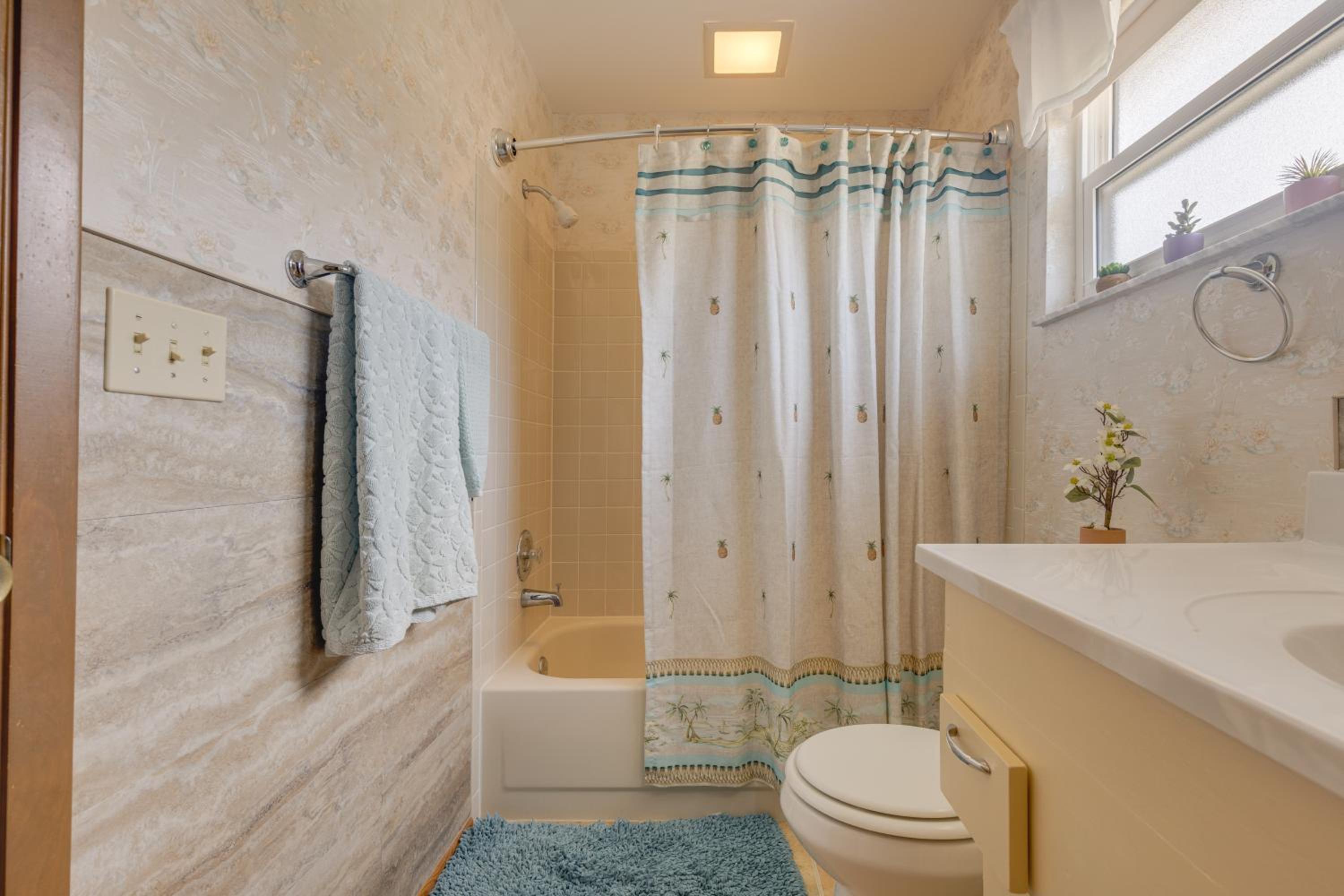 King size bed, private bathroom, flat TV