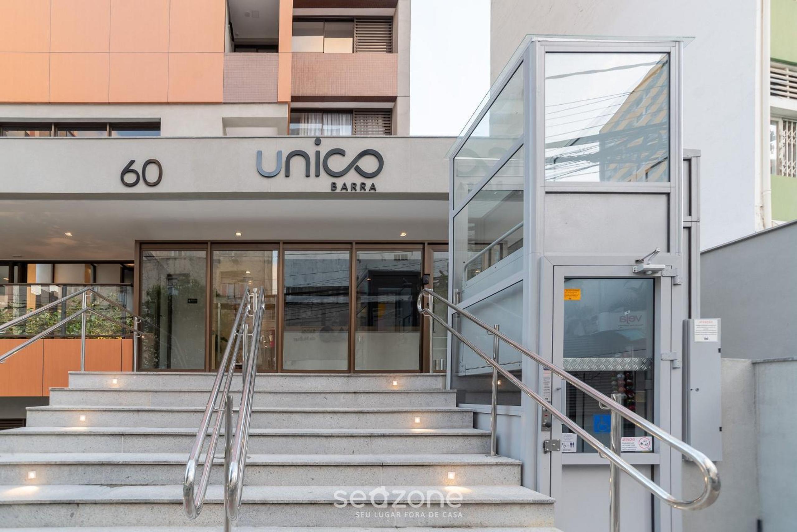 Units in Building with Swimming Pool in Barra-SSA - EUB