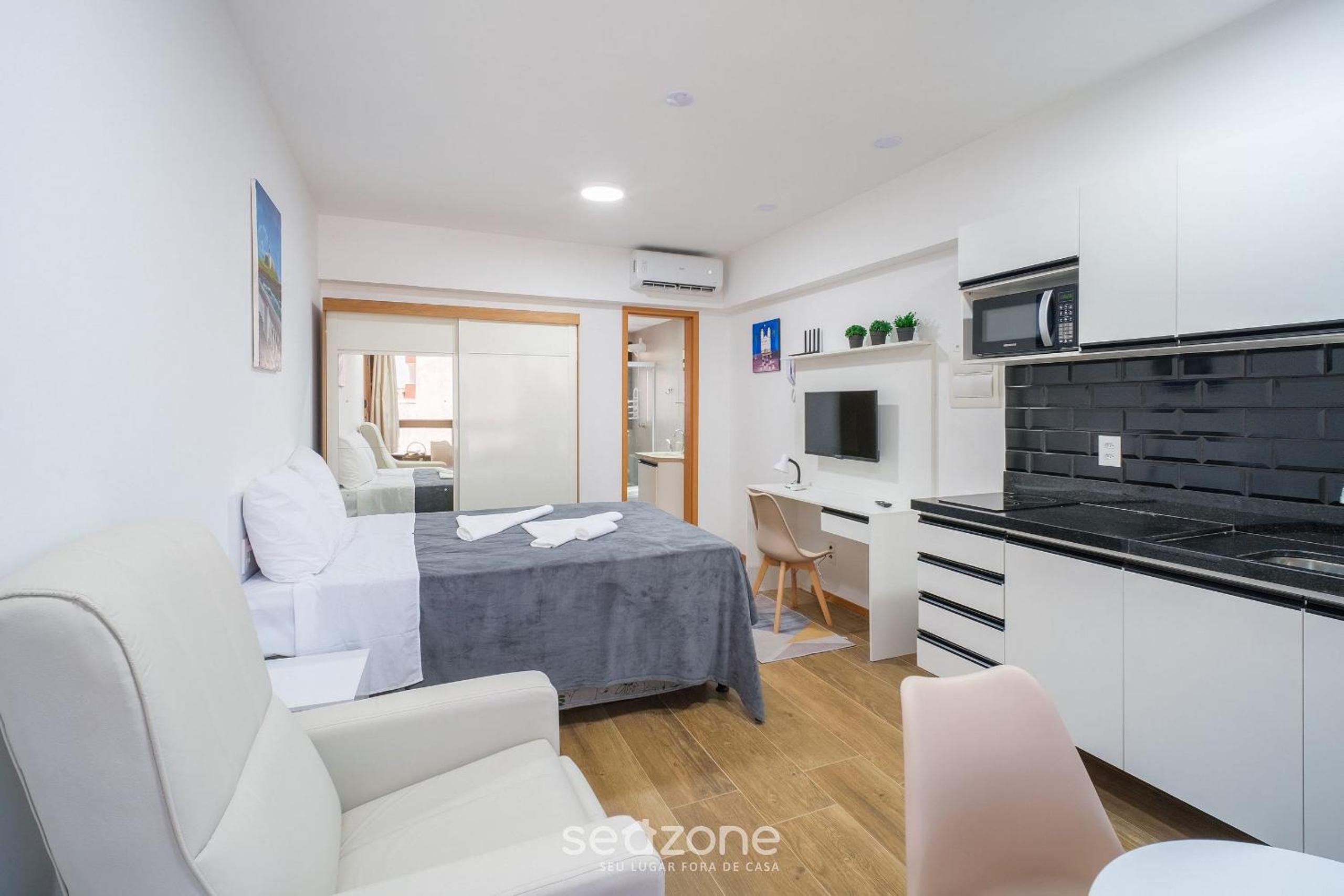 Units in Building with Swimming Pool in Barra-SSA - EUB