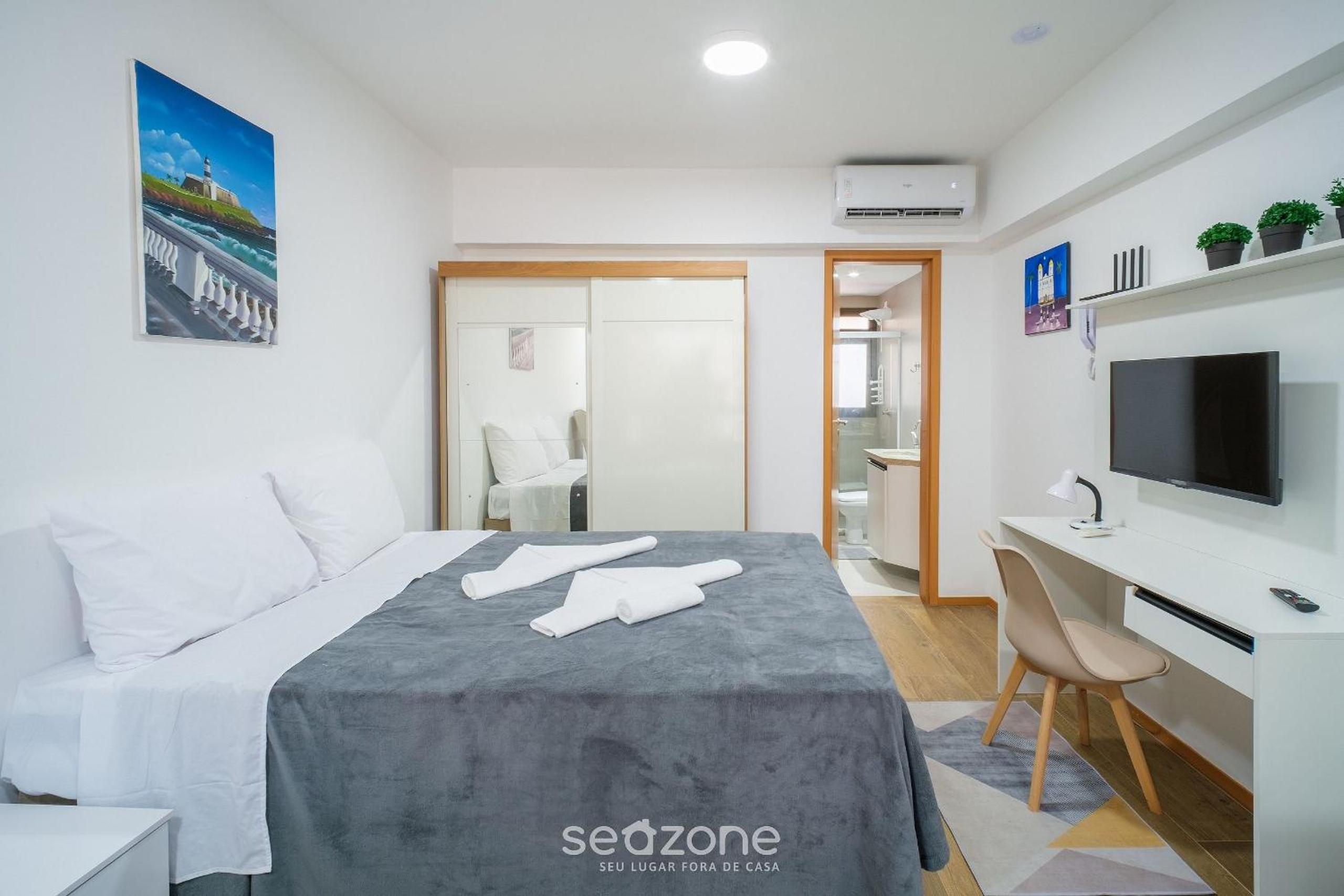 Units in Building with Swimming Pool in Barra-SSA - EUB