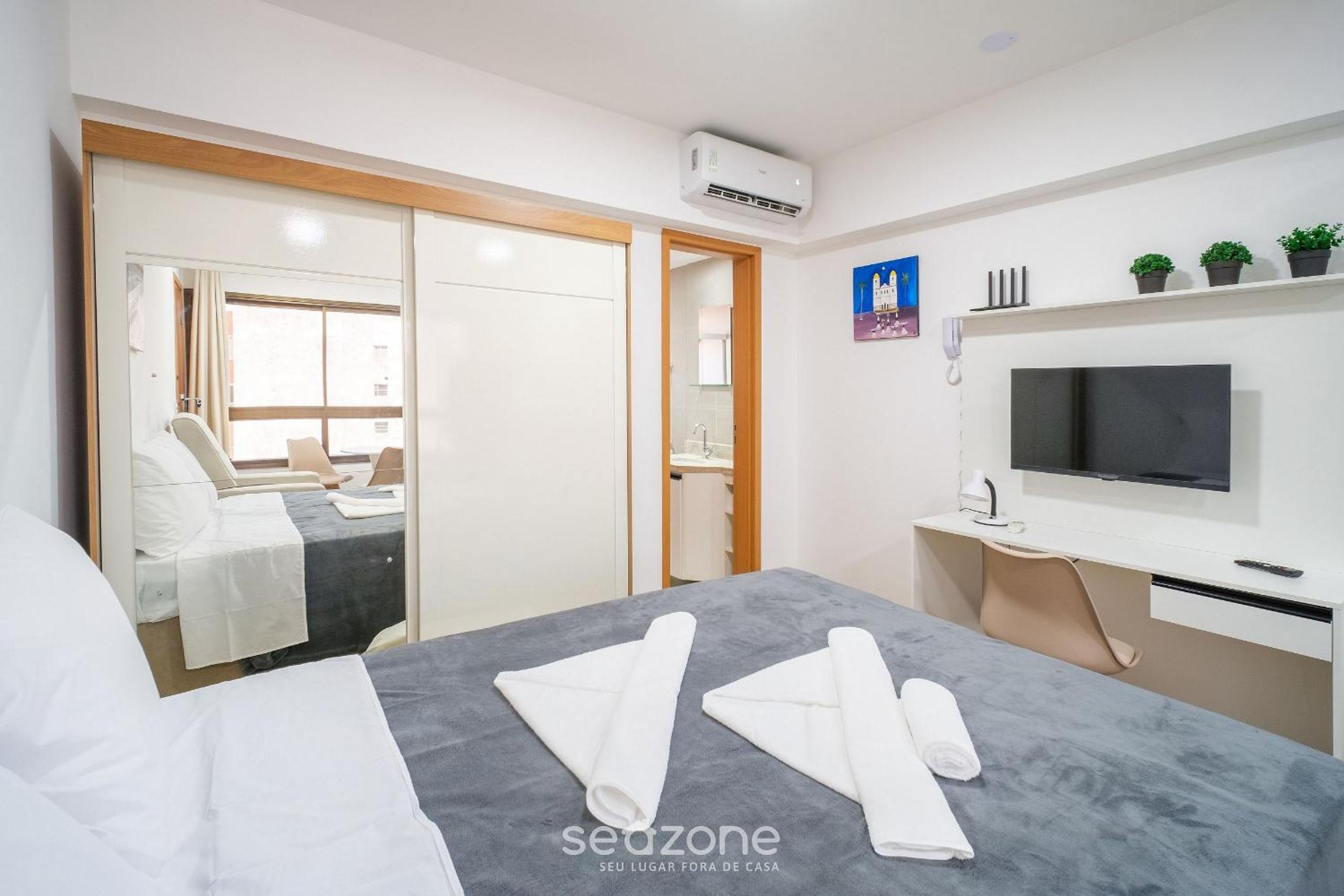 Units in Building with Swimming Pool in Barra-SSA - EUB