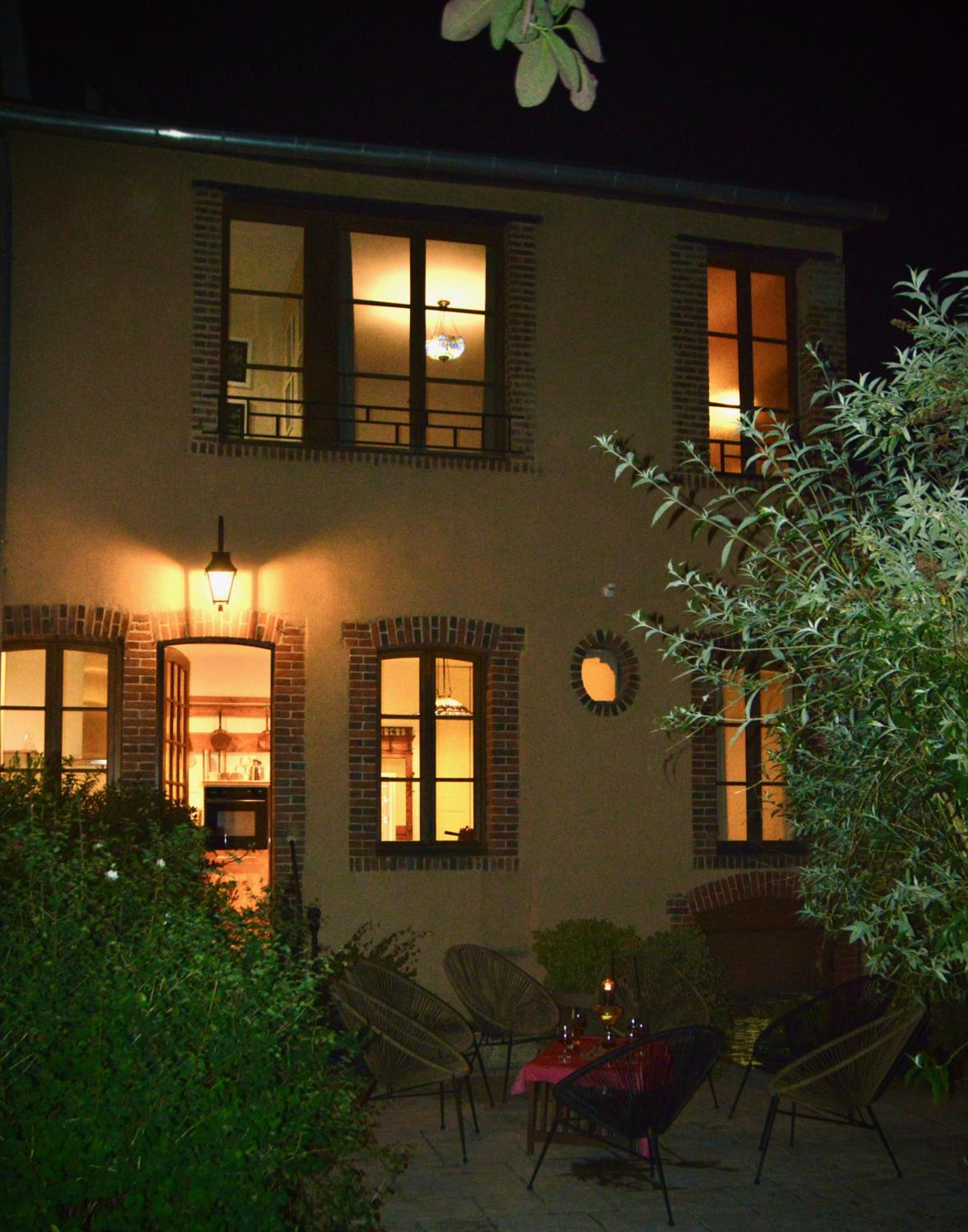 Cottage Mackinley, séjour spacieux et chaleureux, salon de jeux, grande salle à manger, 15 pers, Centre Historique, gare TER