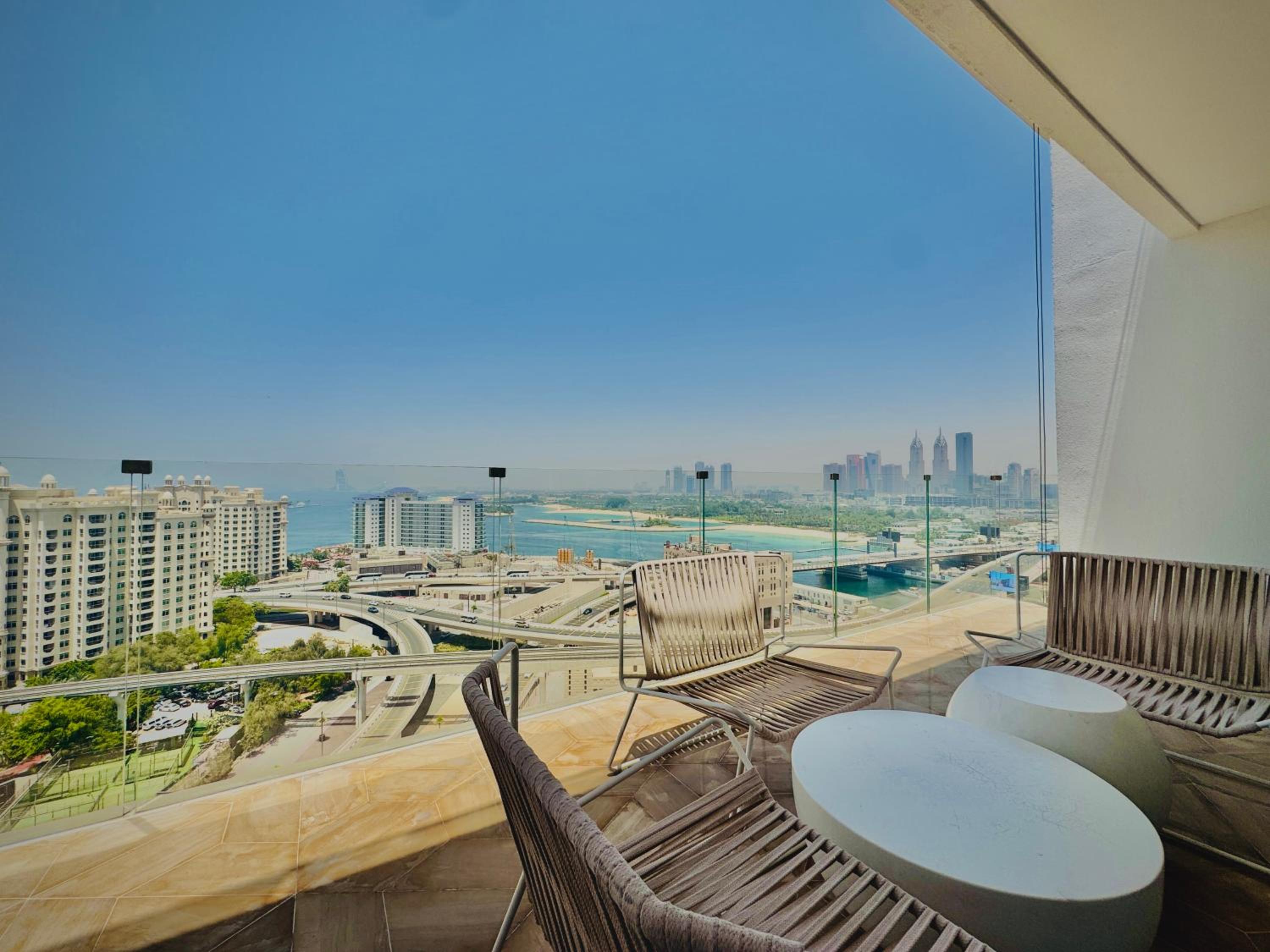 Venduras- 4BR Luxe Duplex Penthouse At Palm Private Pool
