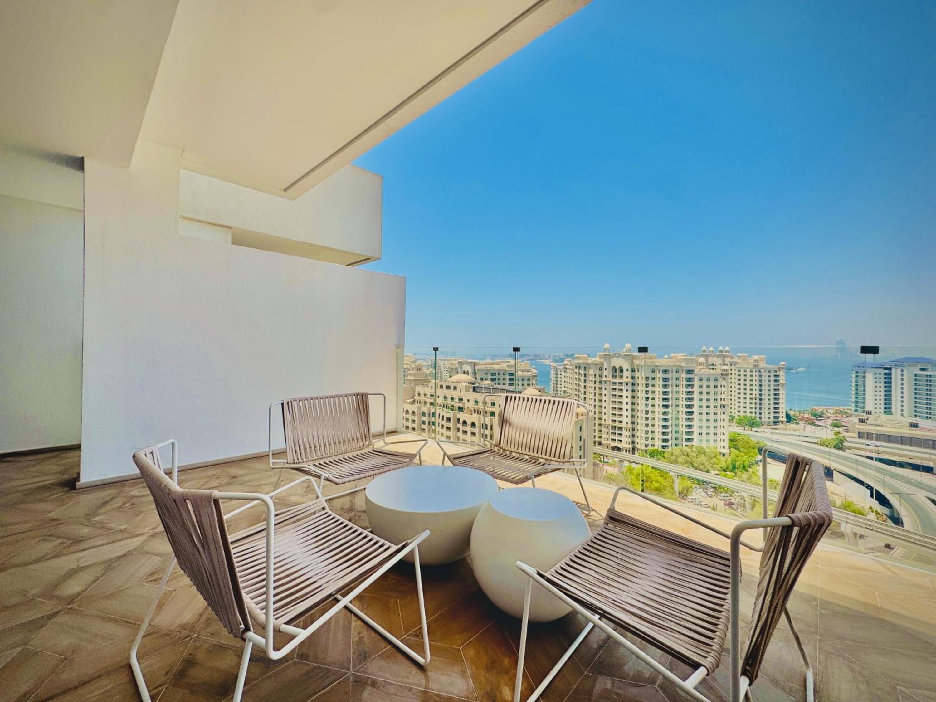 Venduras- 4BR Luxe Duplex Penthouse At Palm Private Pool