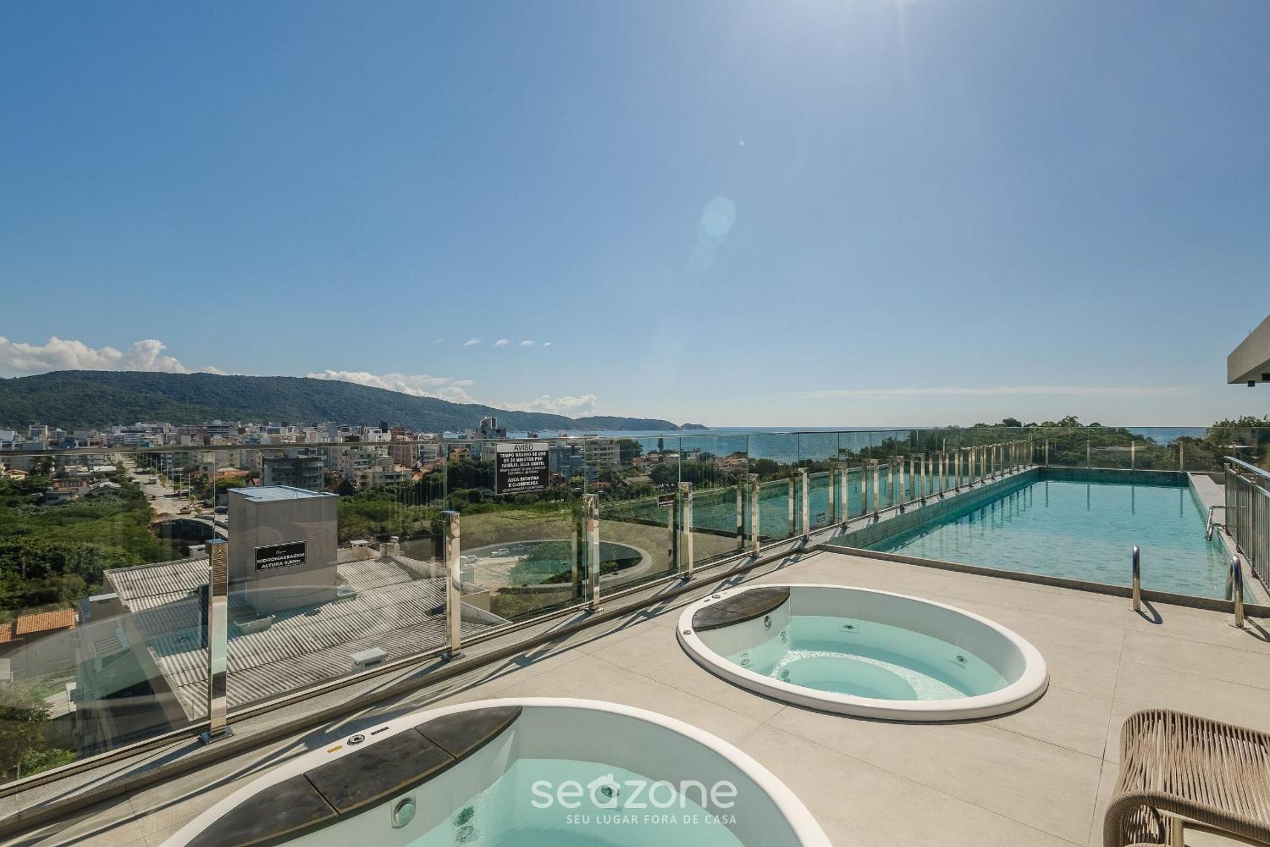 Your exclusive stay with pool and jacuzzi just 500 meters from the beach - ELF