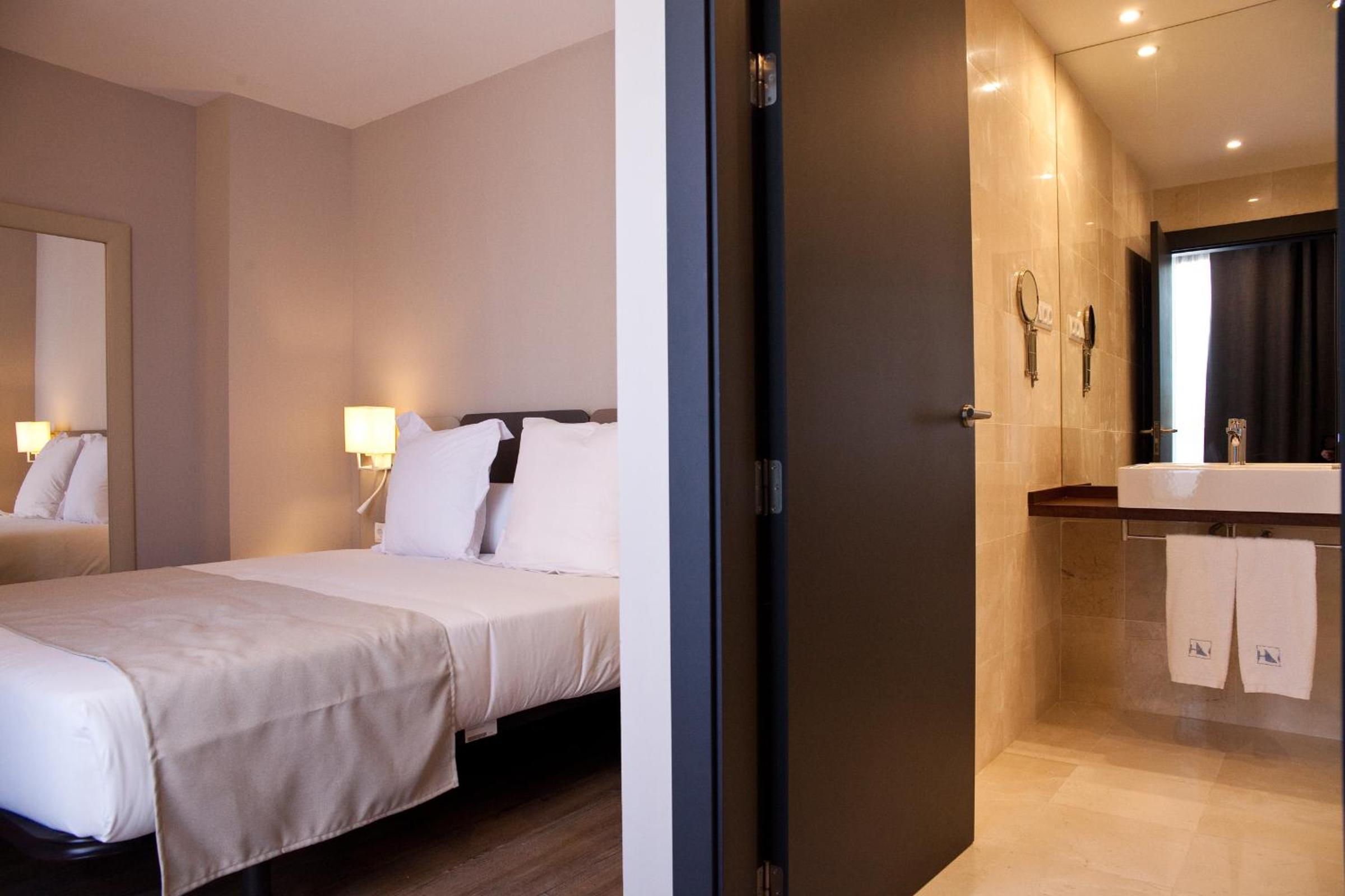 May Ramblas Hotel photo 4