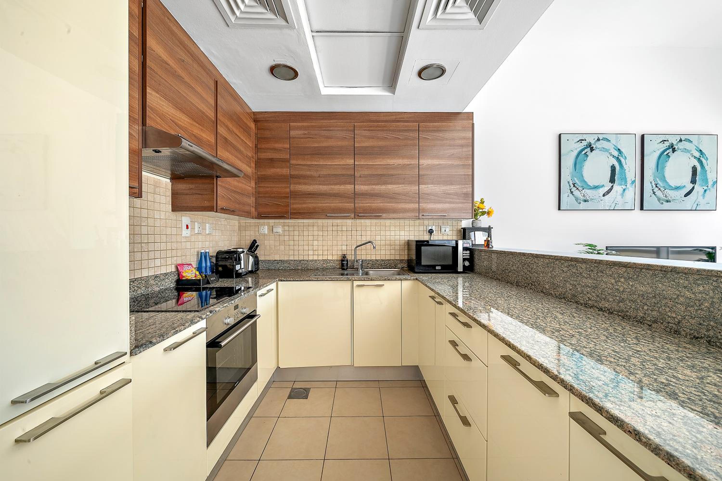 Elegant Studio with Burj Khalifa Skyline Views