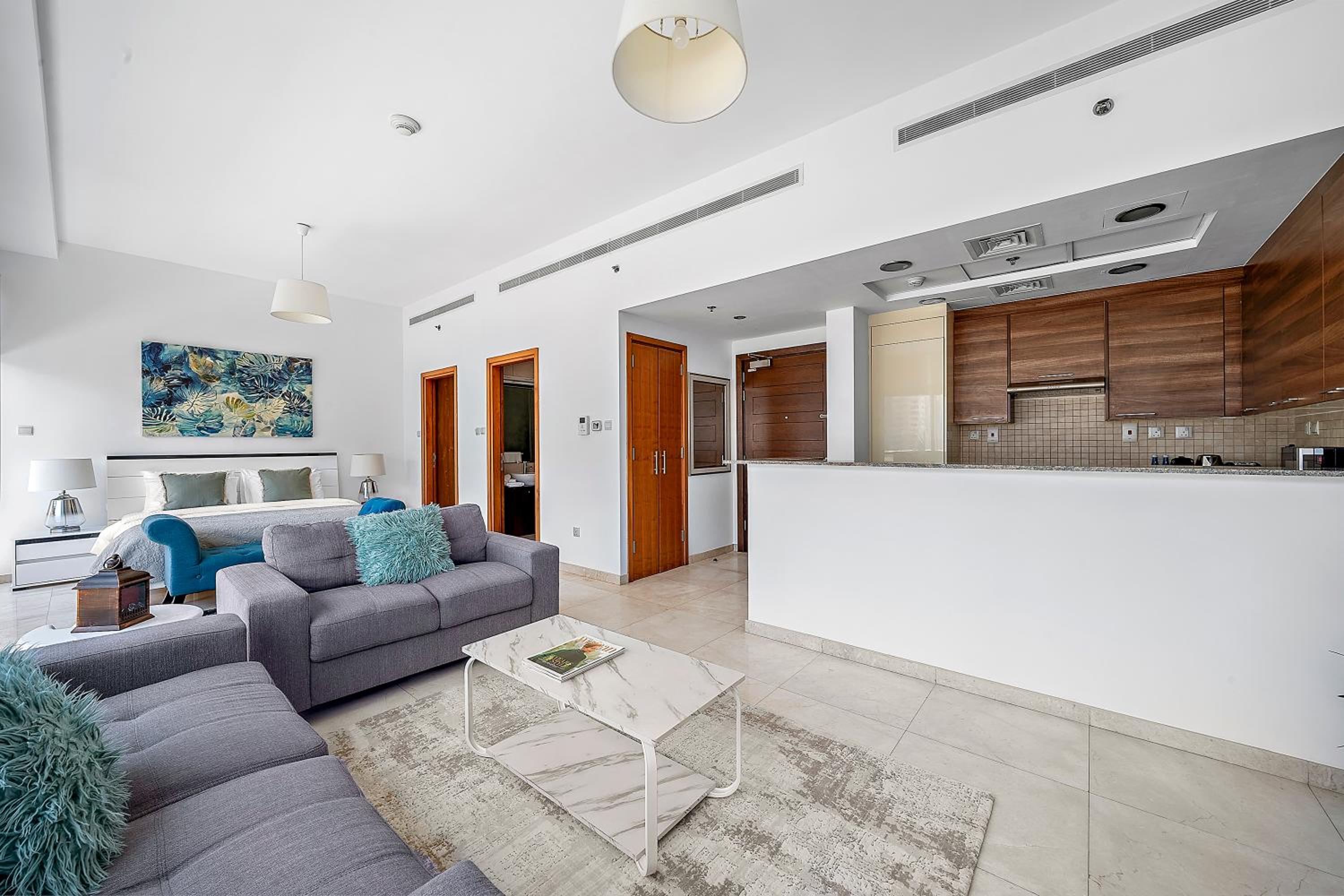 Elegant Studio with Burj Khalifa Skyline Views