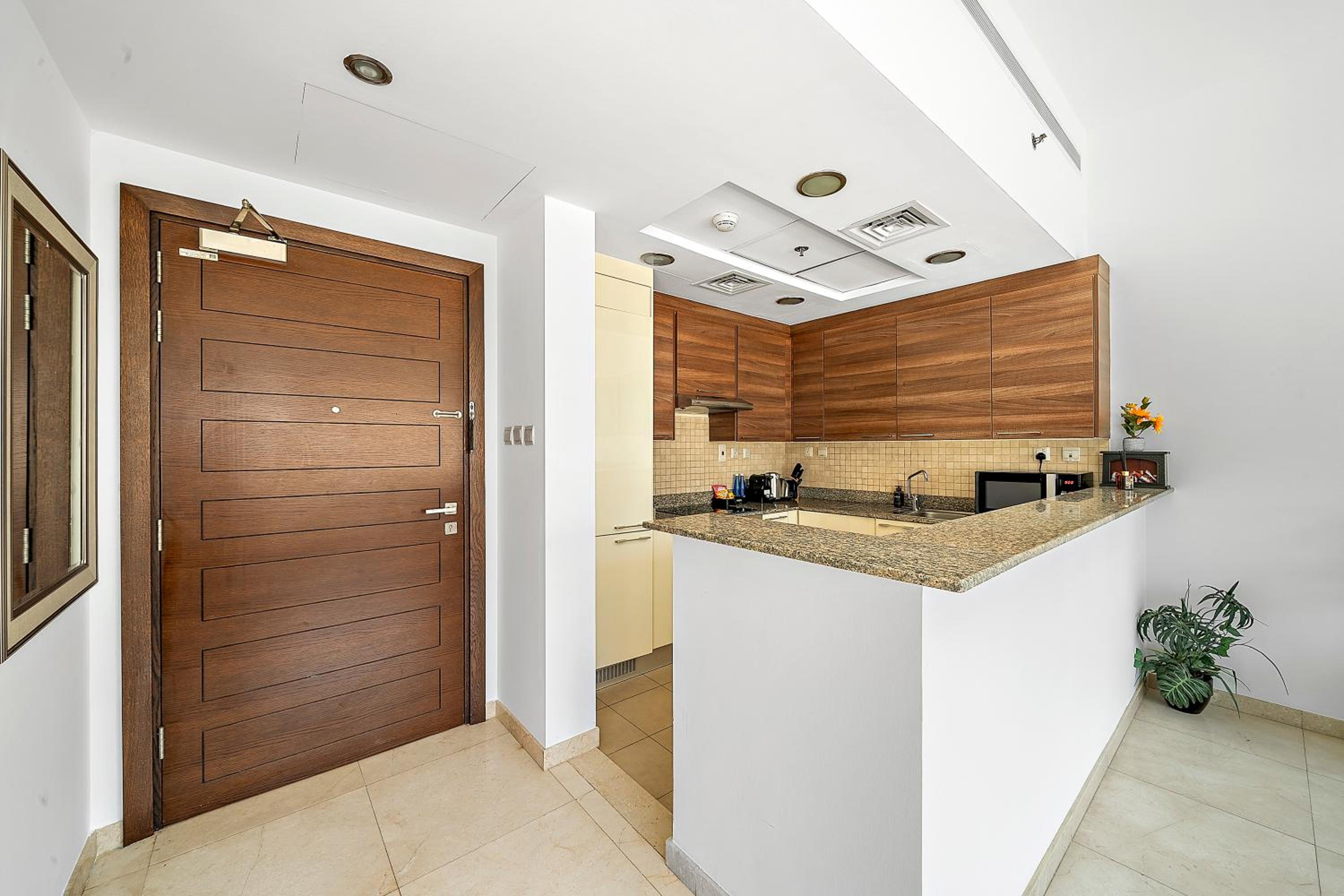 Elegant Studio with Burj Khalifa Skyline Views