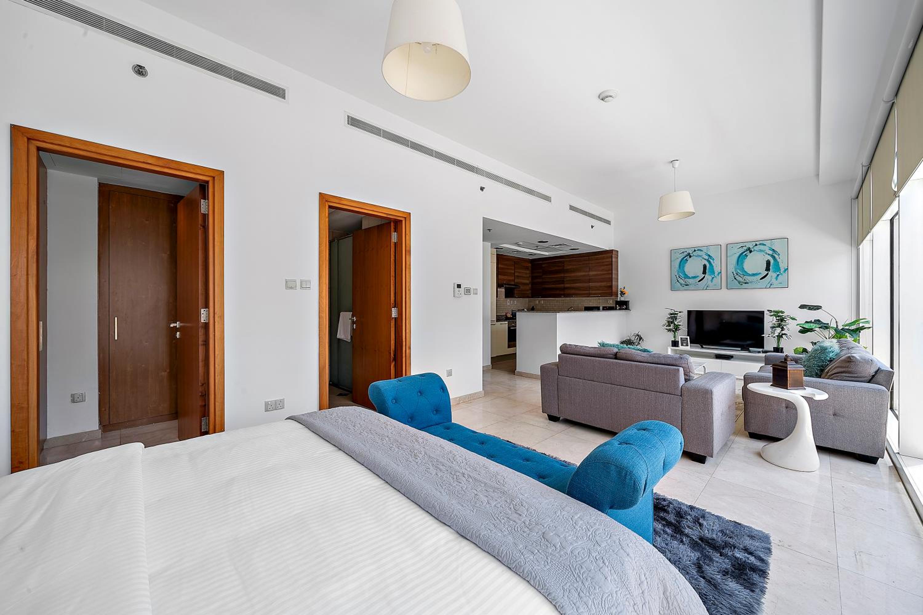 Elegant Studio with Burj Khalifa Skyline Views