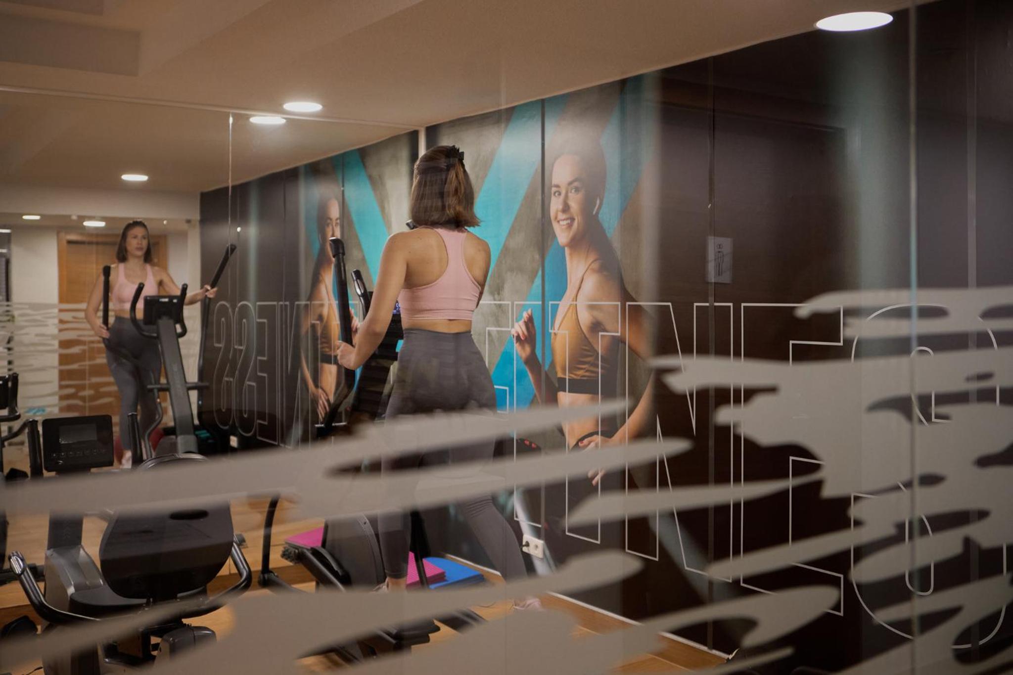 Waterlane River View Premium SPA, Pool & Gym by Downtown Apartments