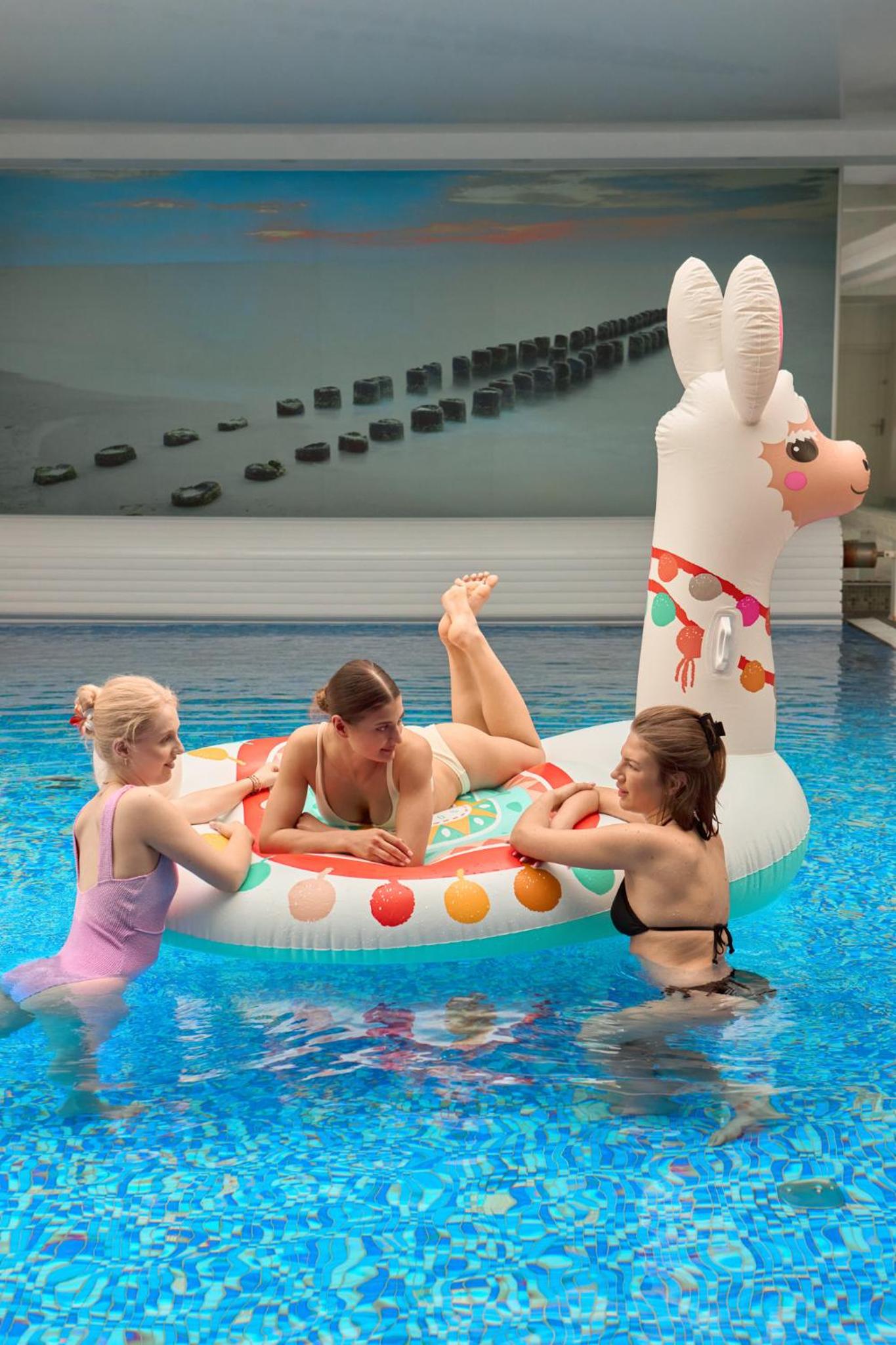 Waterlane River View Premium SPA, Pool & Gym by Downtown Apartments
