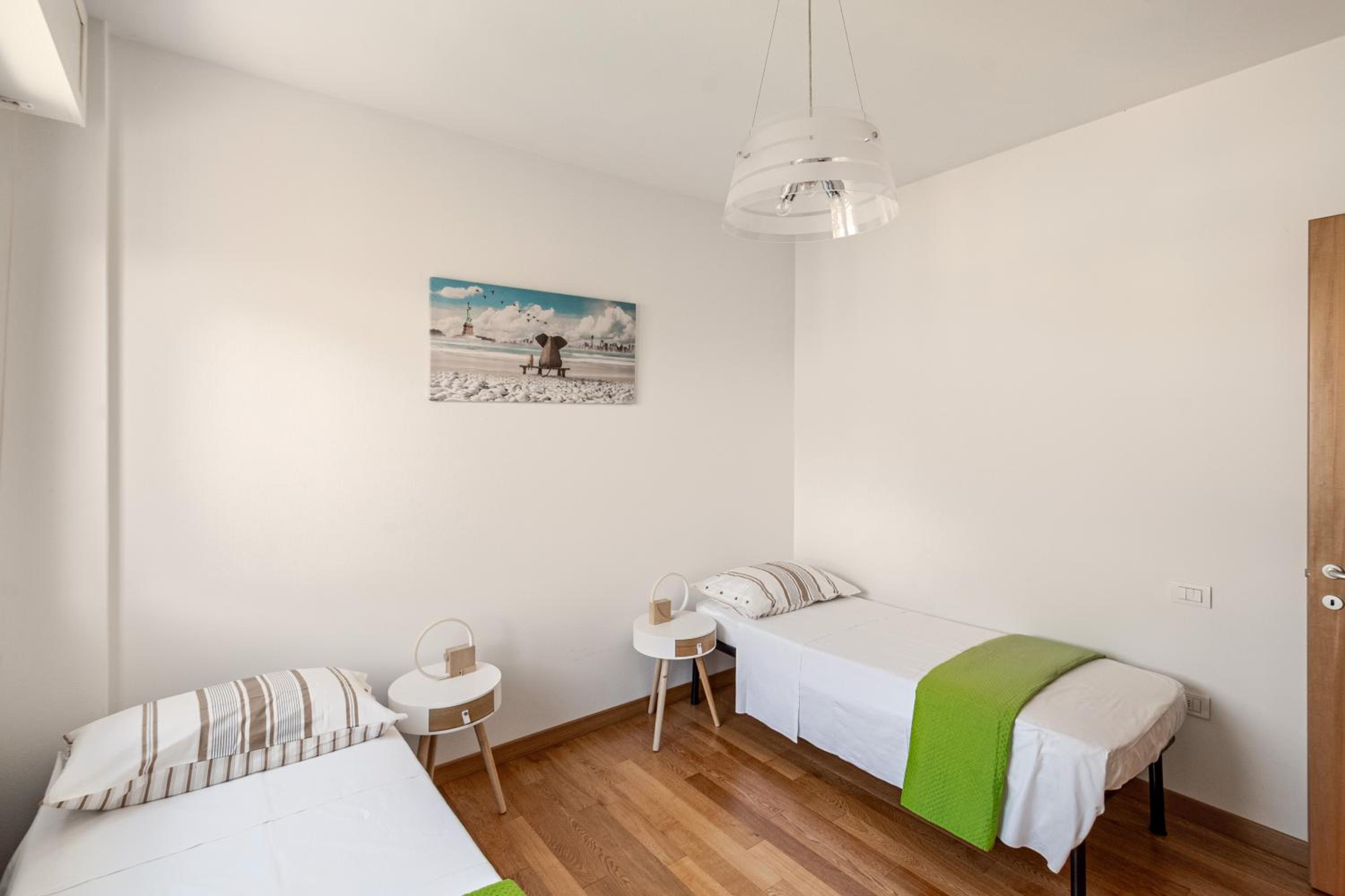 Spacious, Free private Parking, 2 bedrooms 2 bathrooms - Comfortable and Bright Apartment in Florence with Private Parking Garage - Just Few Minutes walkin