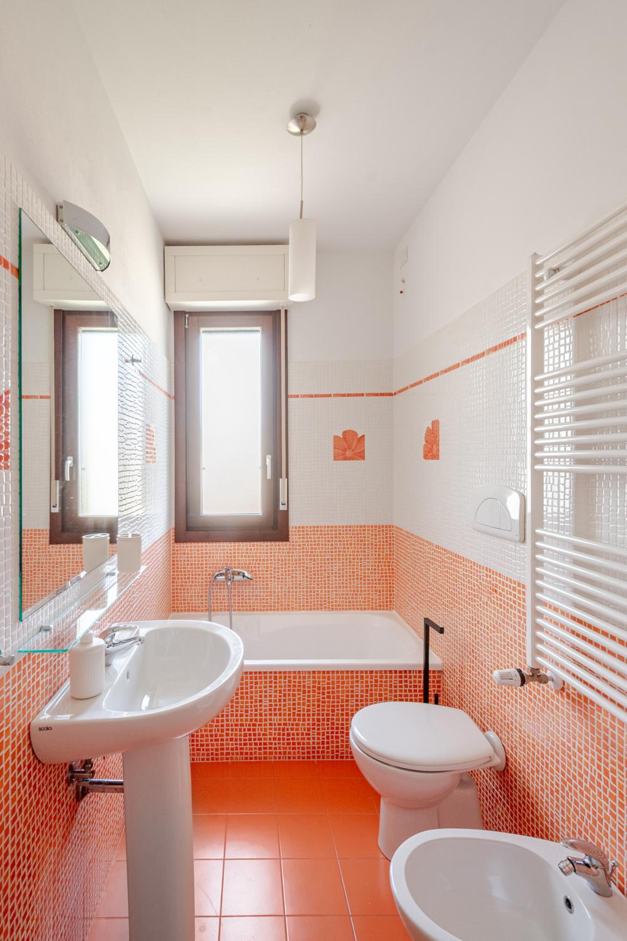 Spacious, Free private Parking, 2 bedrooms 2 bathrooms - Comfortable and Bright Apartment in Florence with Private Parking Garage - Just Few Minutes walkin