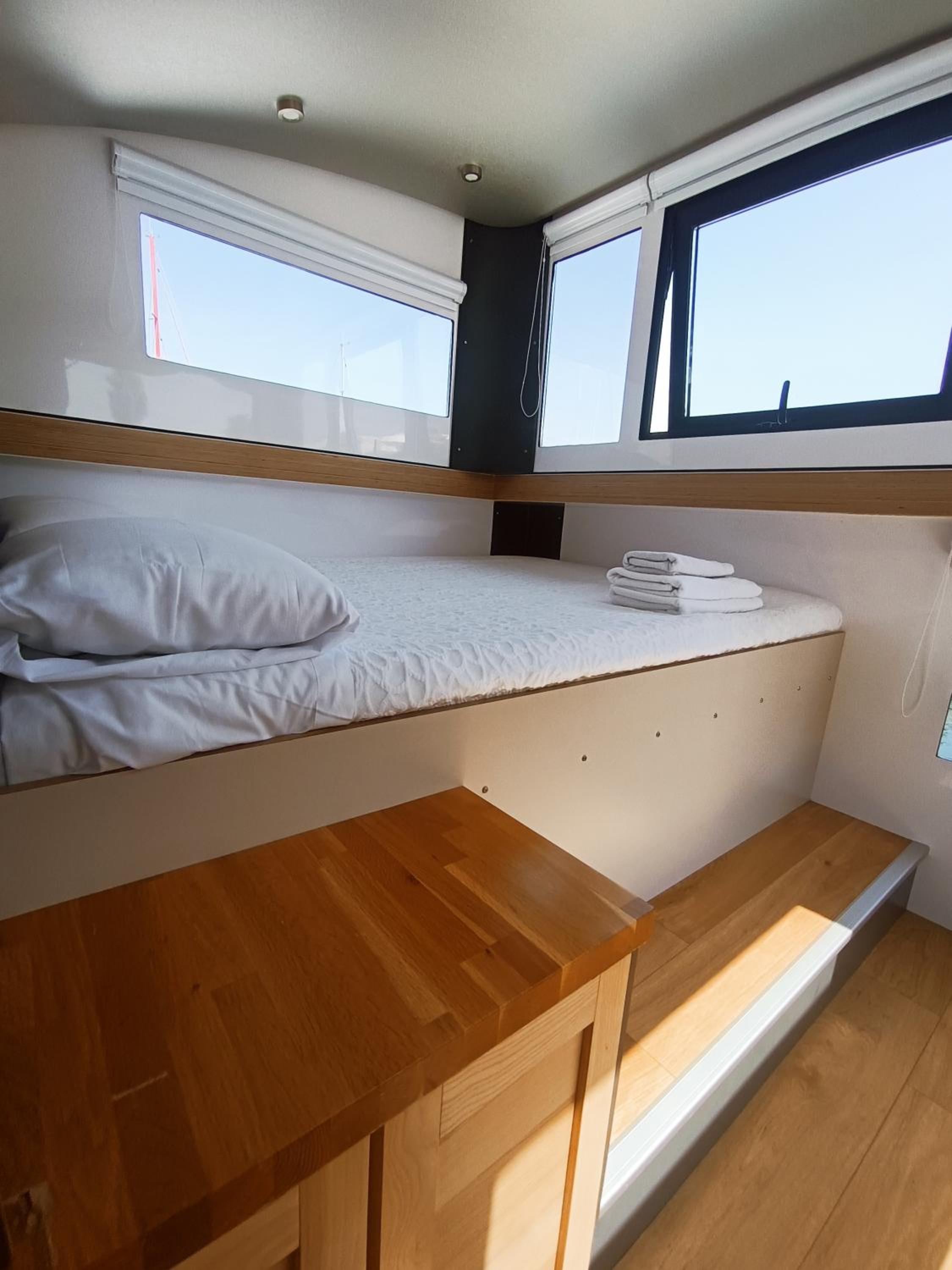 Casa Flotante en el Centro de Vigo - Different Charter