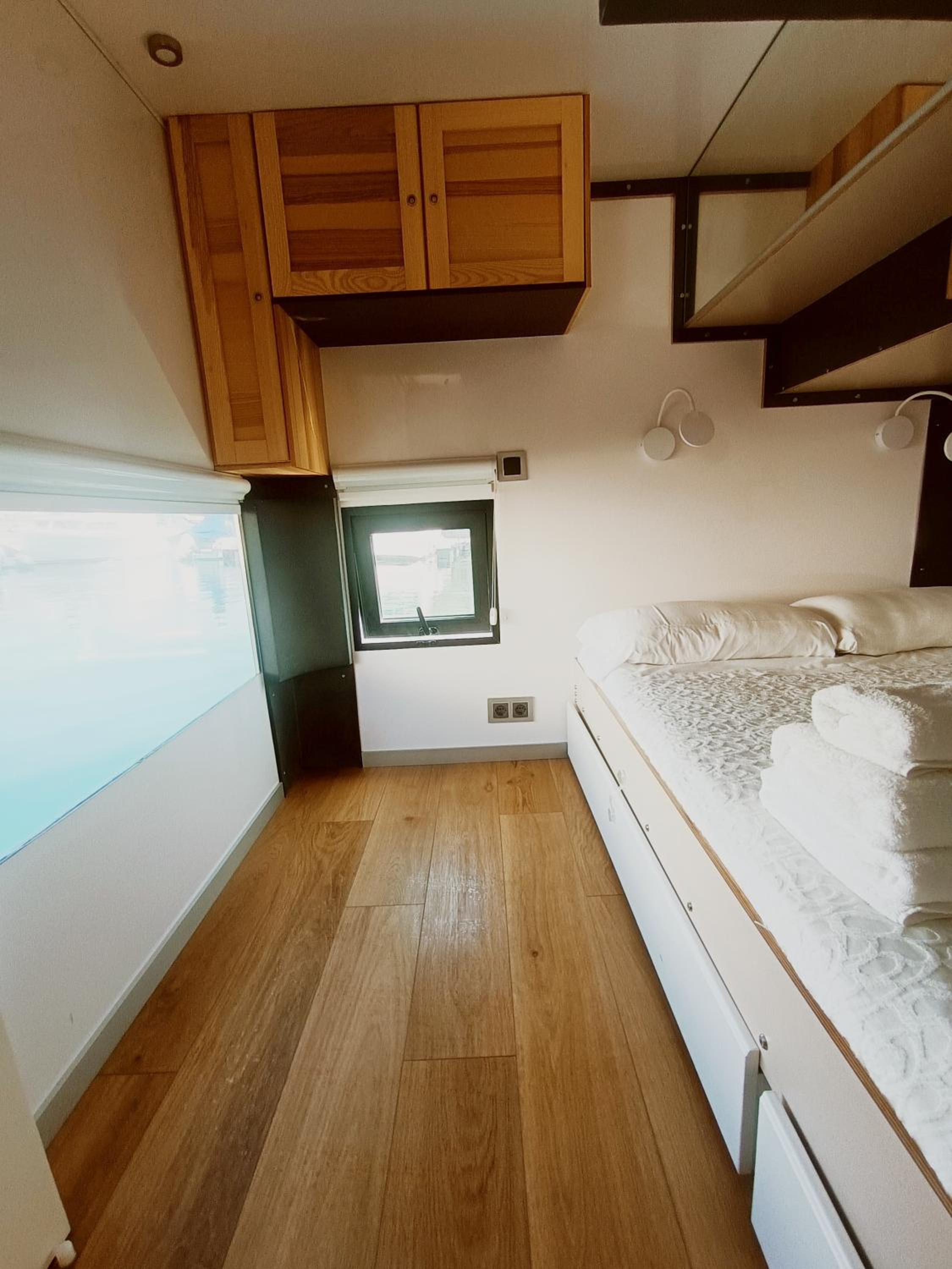 Casa Flotante en el Centro de Vigo - Different Charter