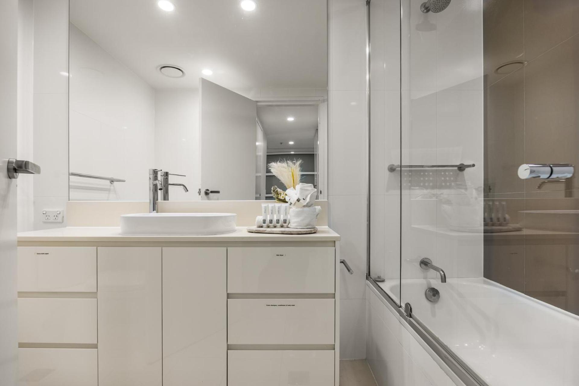 Stylish Private Apartment with Ocean Views in Hilton