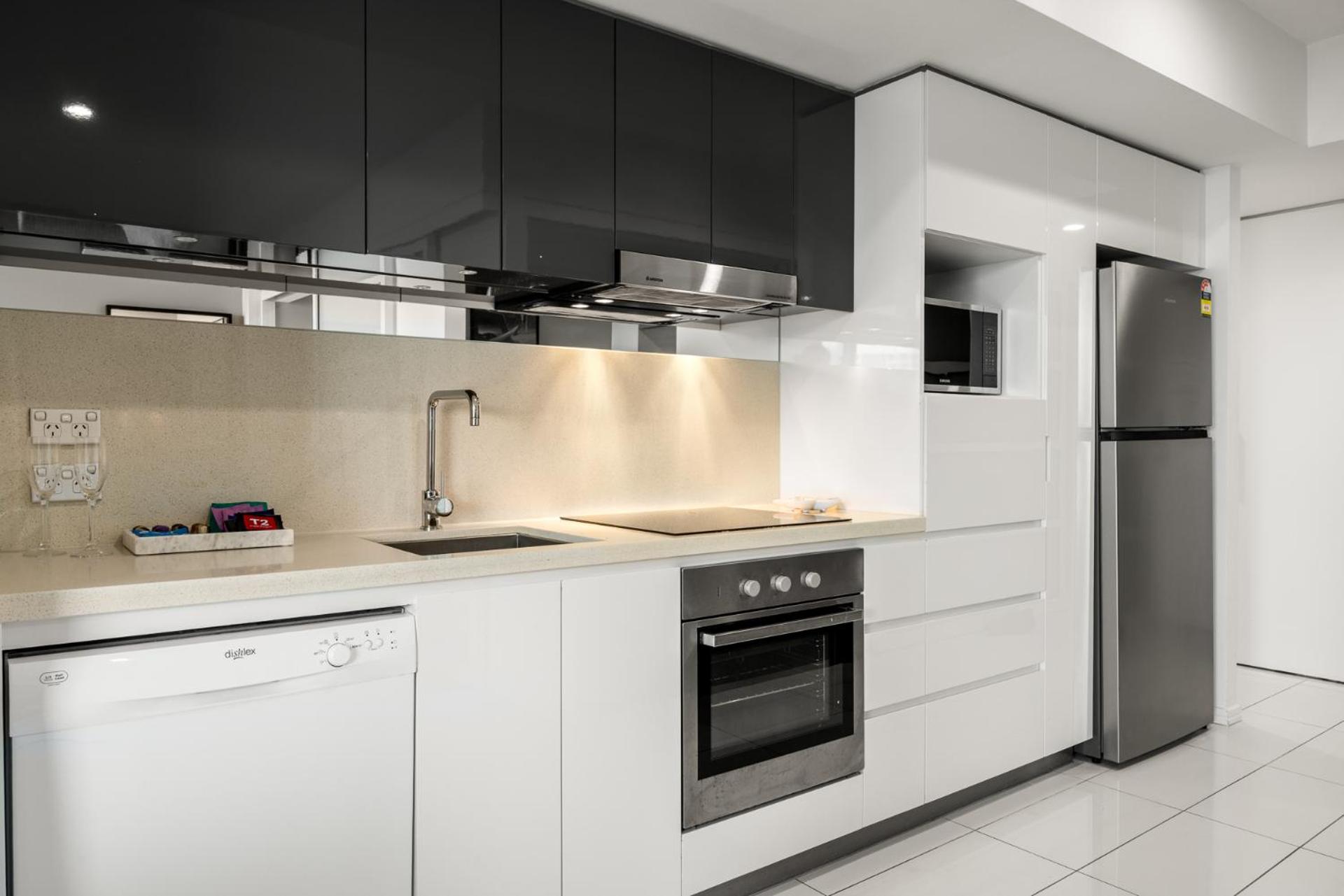 Stylish Private Apartment with Ocean Views in Hilton