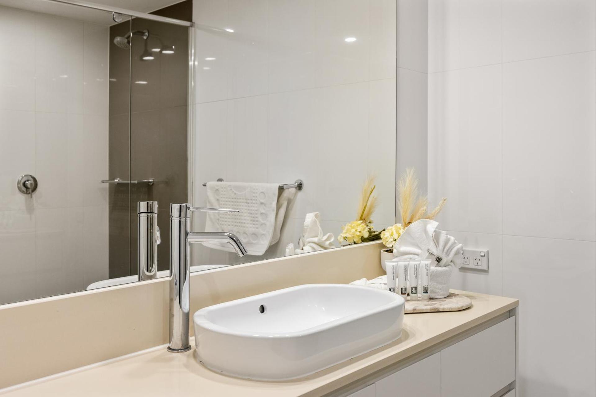 Stylish Private Apartment with Ocean Views in Hilton