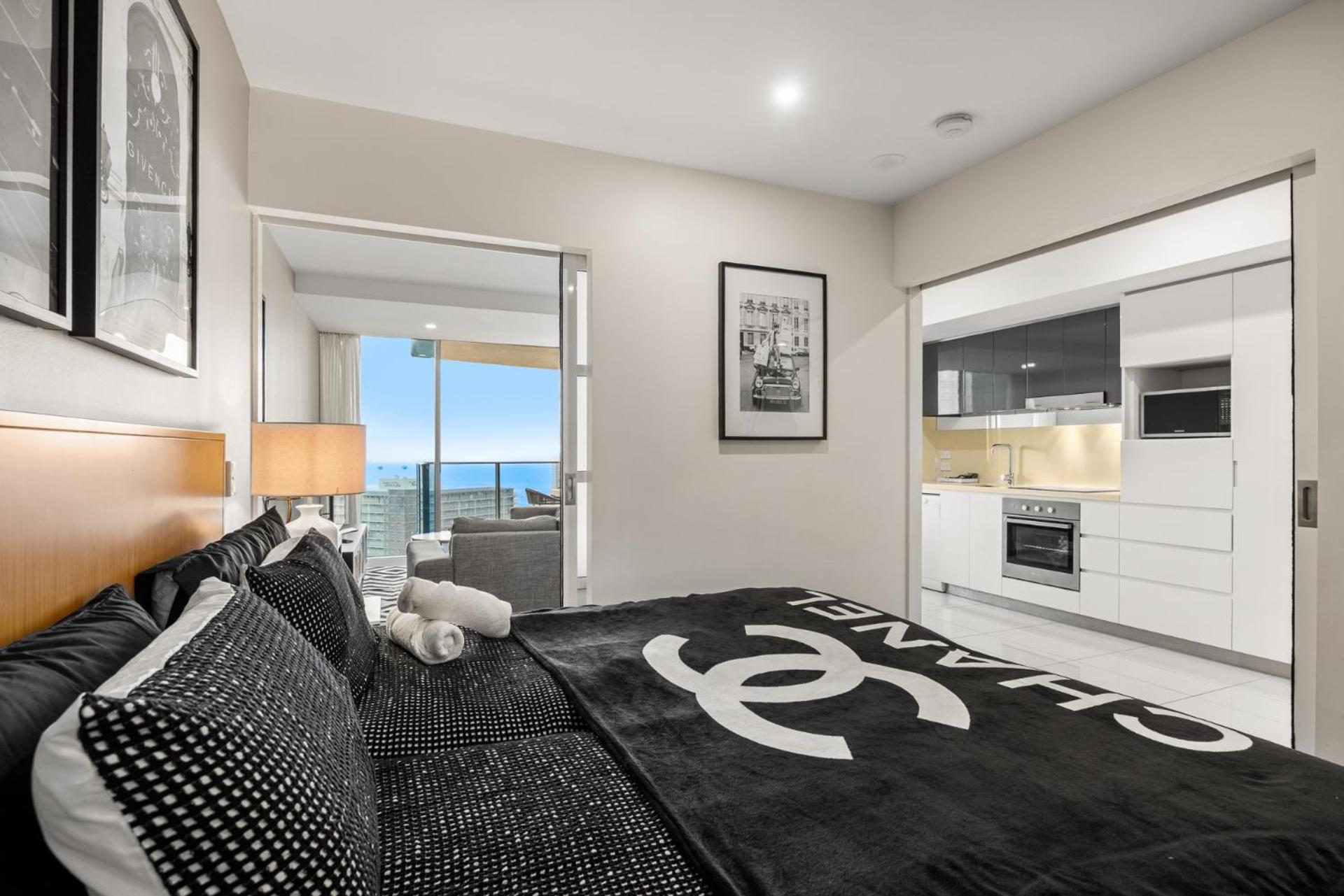 Stylish Private Apartment with Ocean Views in Hilton