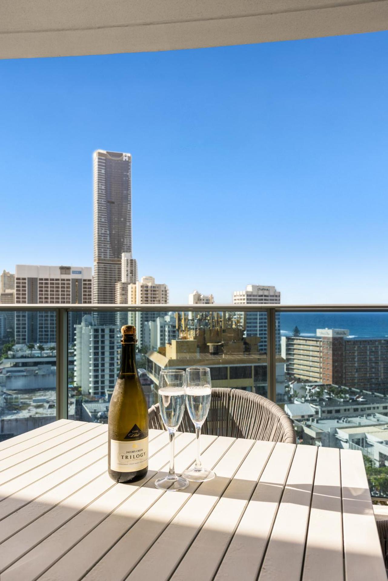 Stylish Private Apartment with Ocean Views in Hilton