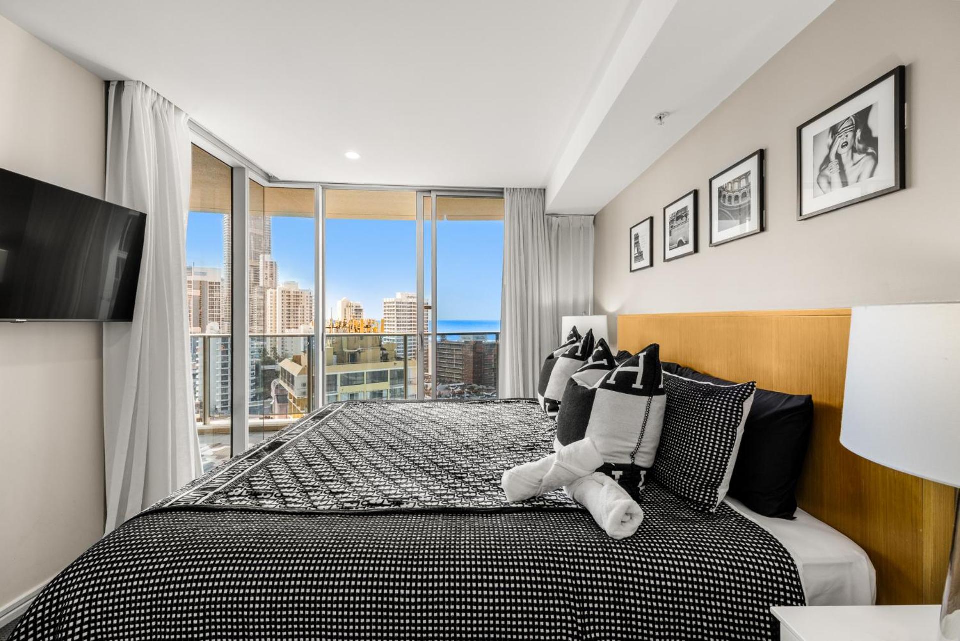 Stylish Private Apartment with Ocean Views in Hilton