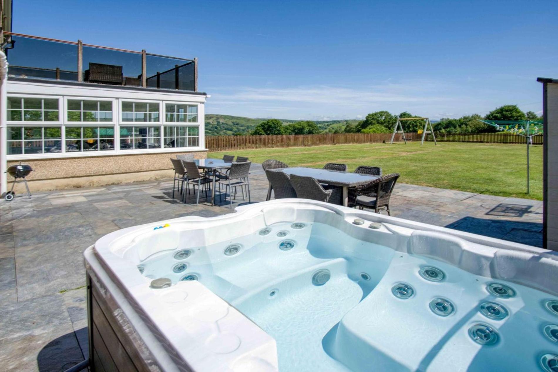 Hopkins Retreat Farm - 5 Bedroom House - Swansea