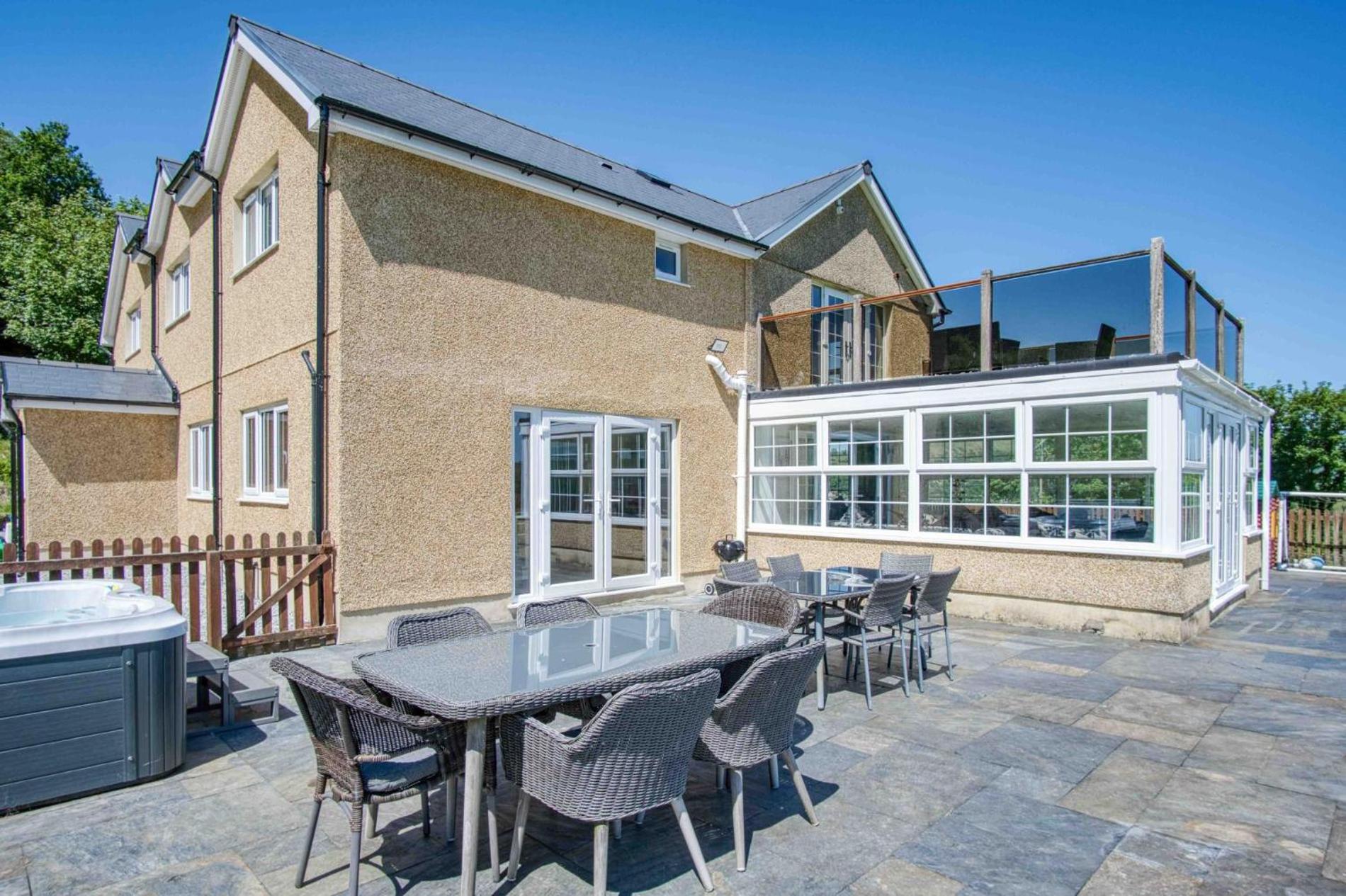 Hopkins Retreat Farm - 5 Bedroom House - Swansea