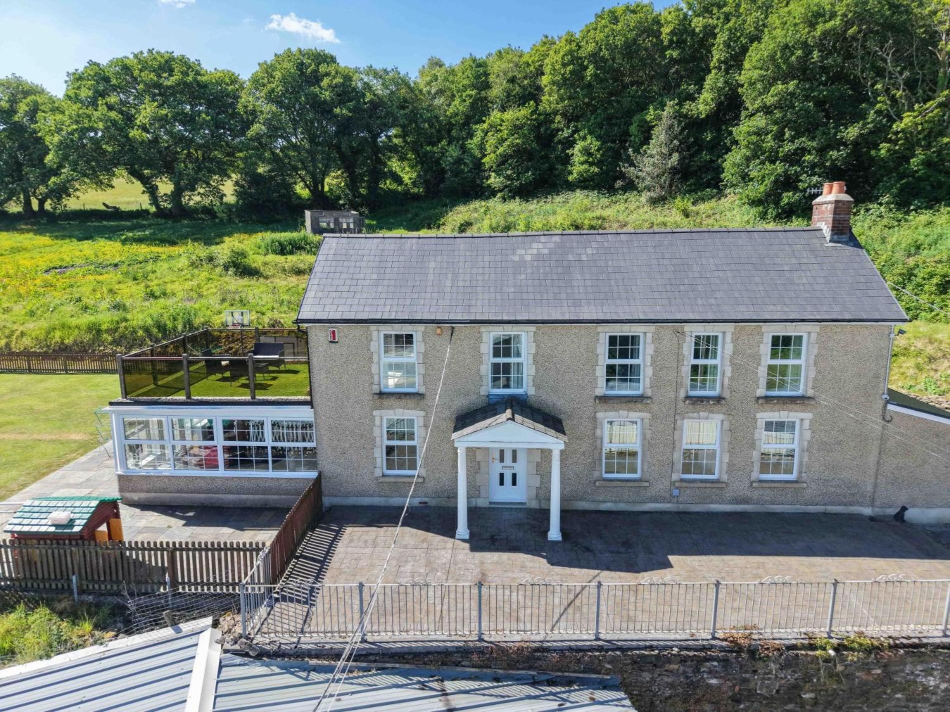 Hopkins Retreat Farm - 5 Bedroom House - Swansea