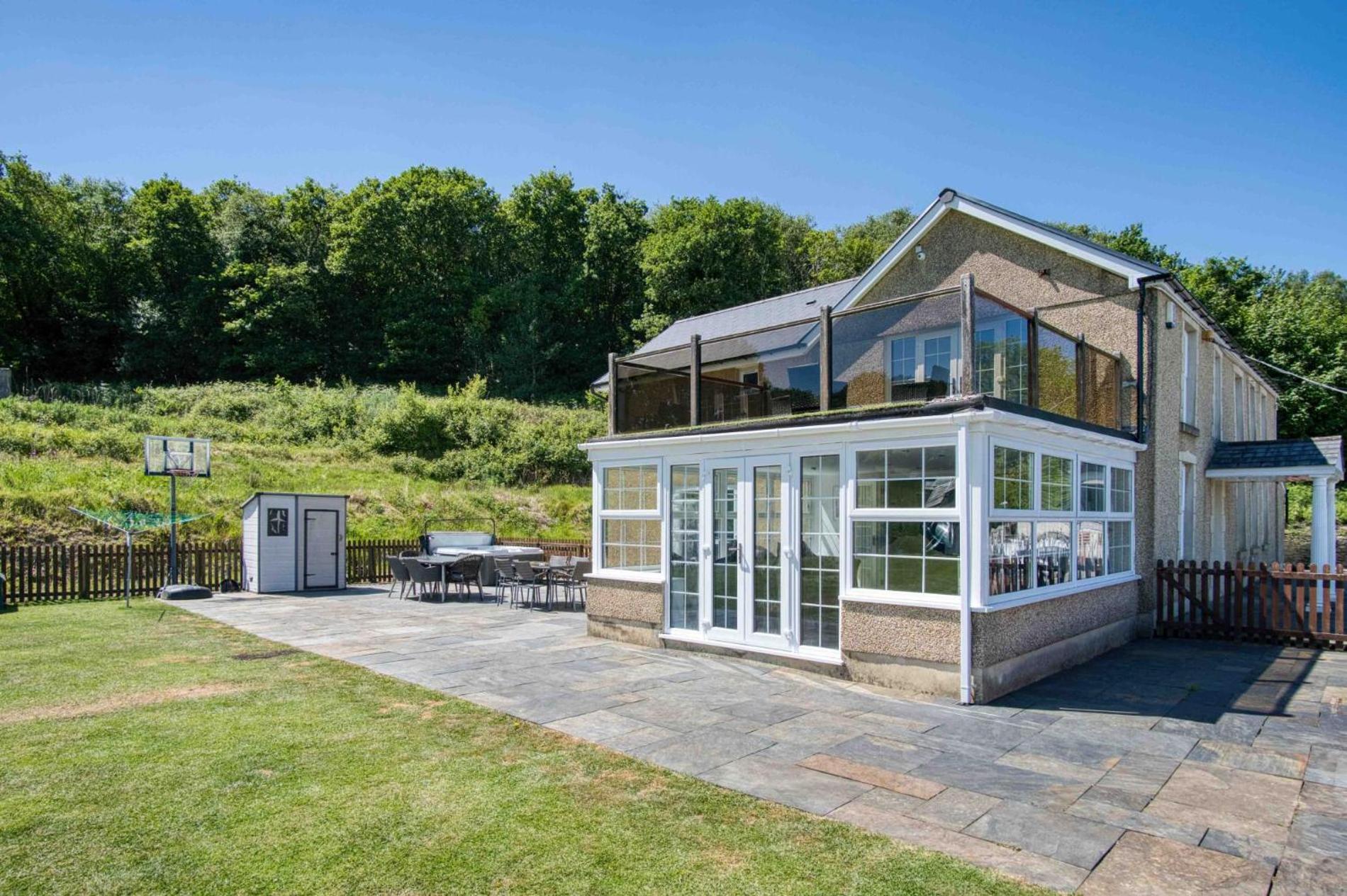 Hopkins Retreat Farm - 5 Bedroom House - Swansea