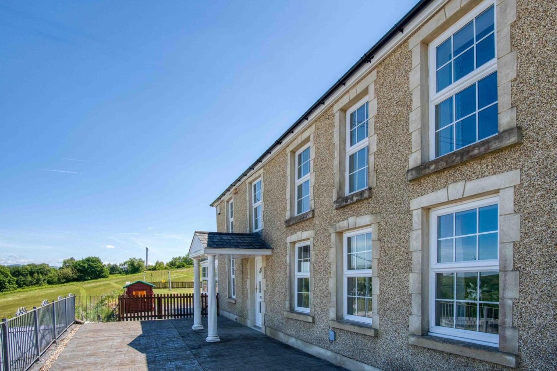 Hopkins Retreat Farm - 5 Bedroom House - Swansea