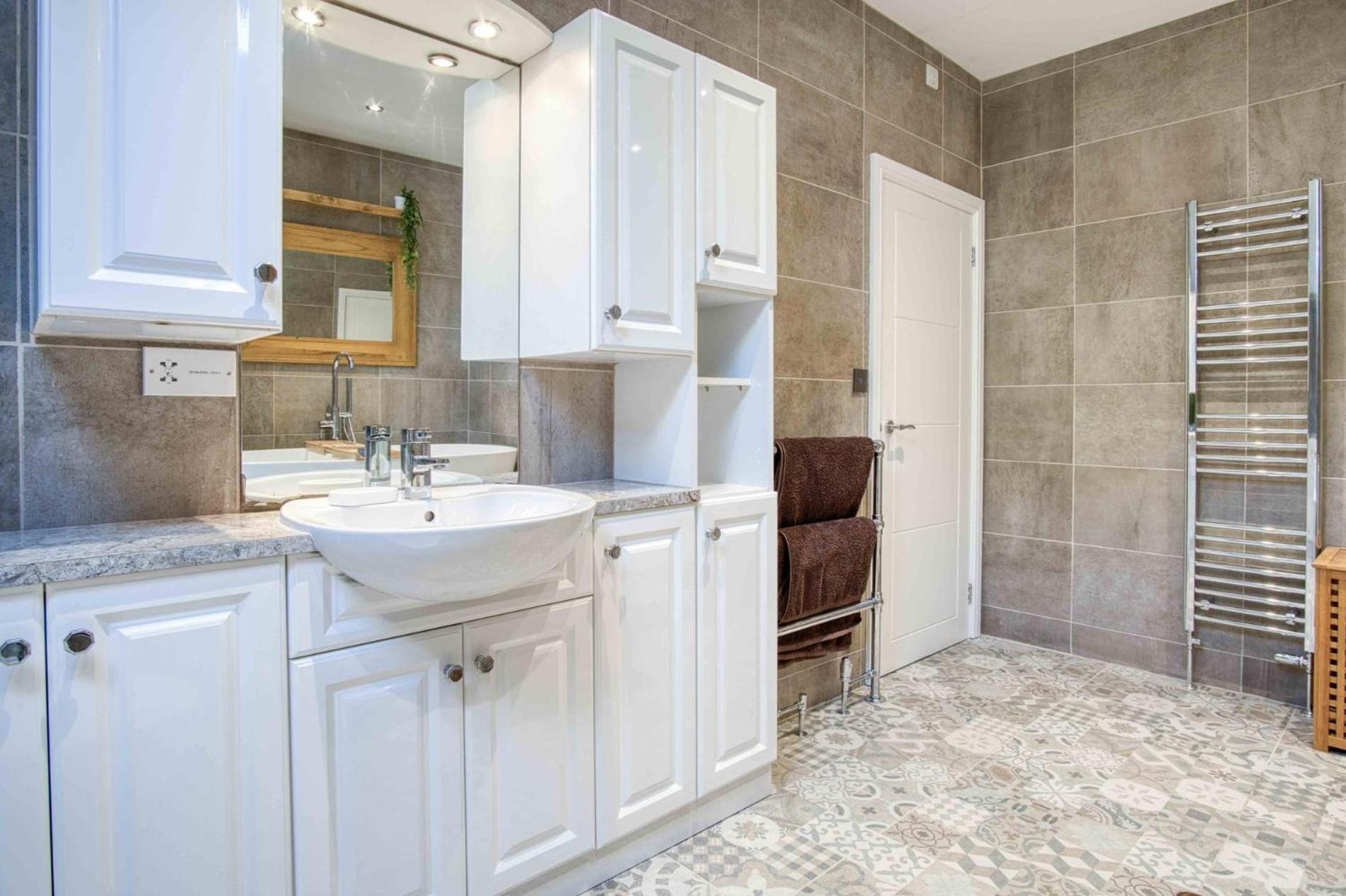 Hopkins Retreat Farm - 5 Bedroom House - Swansea
