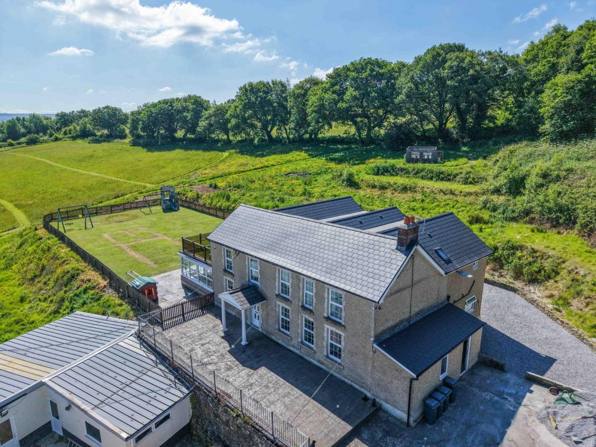 Hopkins Retreat Farm - 5 Bedroom House - Swansea
