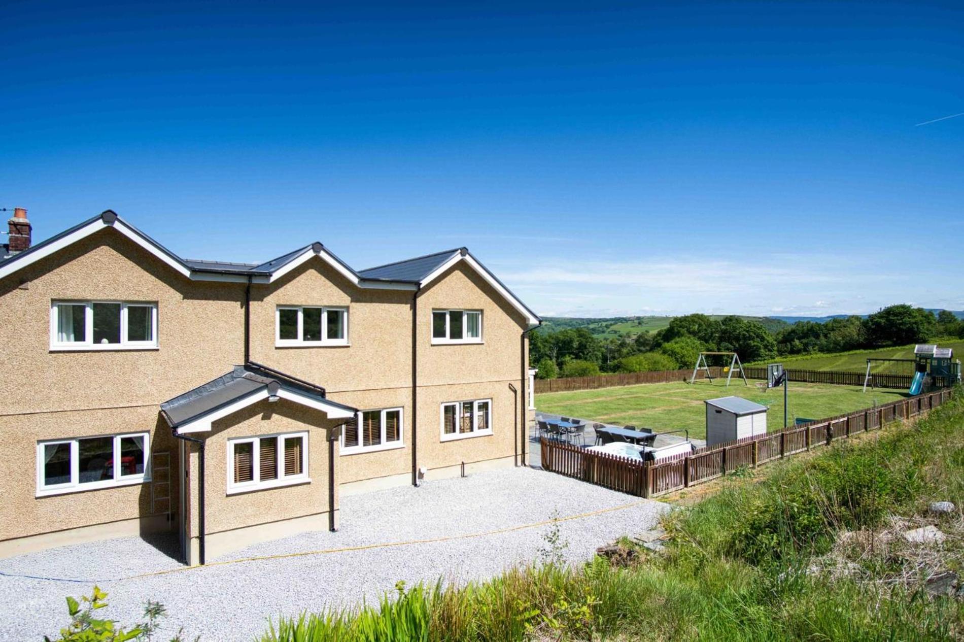 Hopkins Retreat Farm - 5 Bedroom House - Swansea