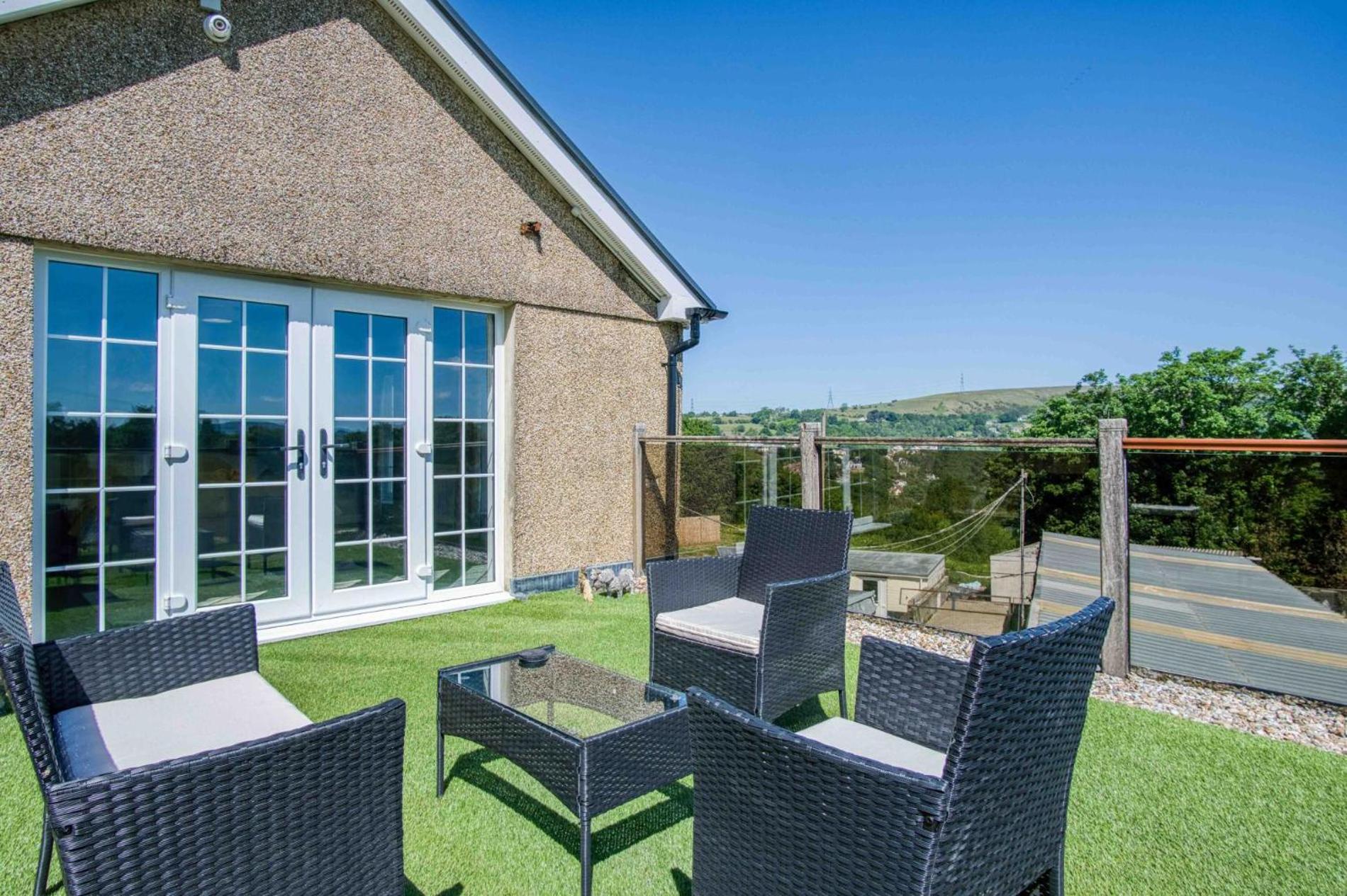 Hopkins Retreat Farm - 5 Bedroom House - Swansea