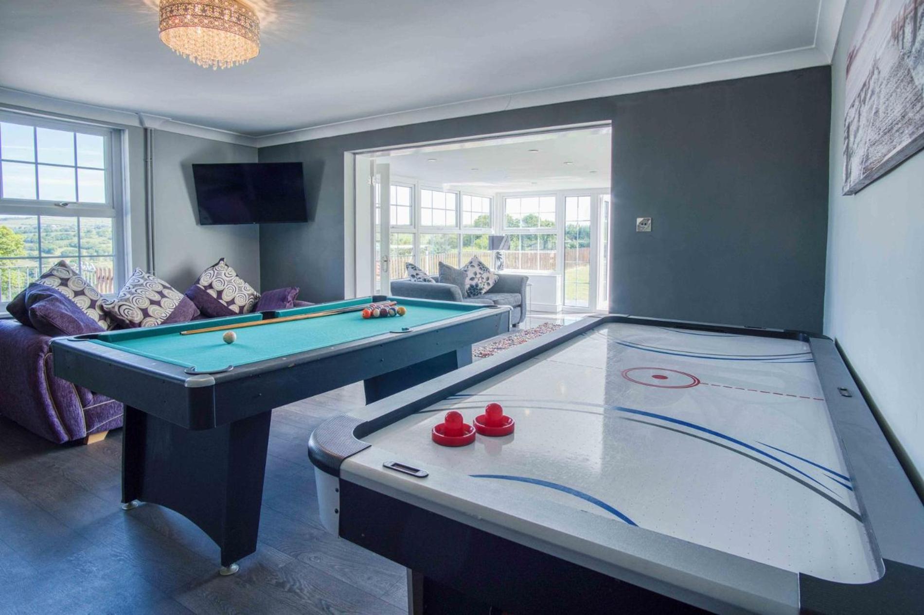 Hopkins Retreat Farm - 5 Bedroom House - Swansea