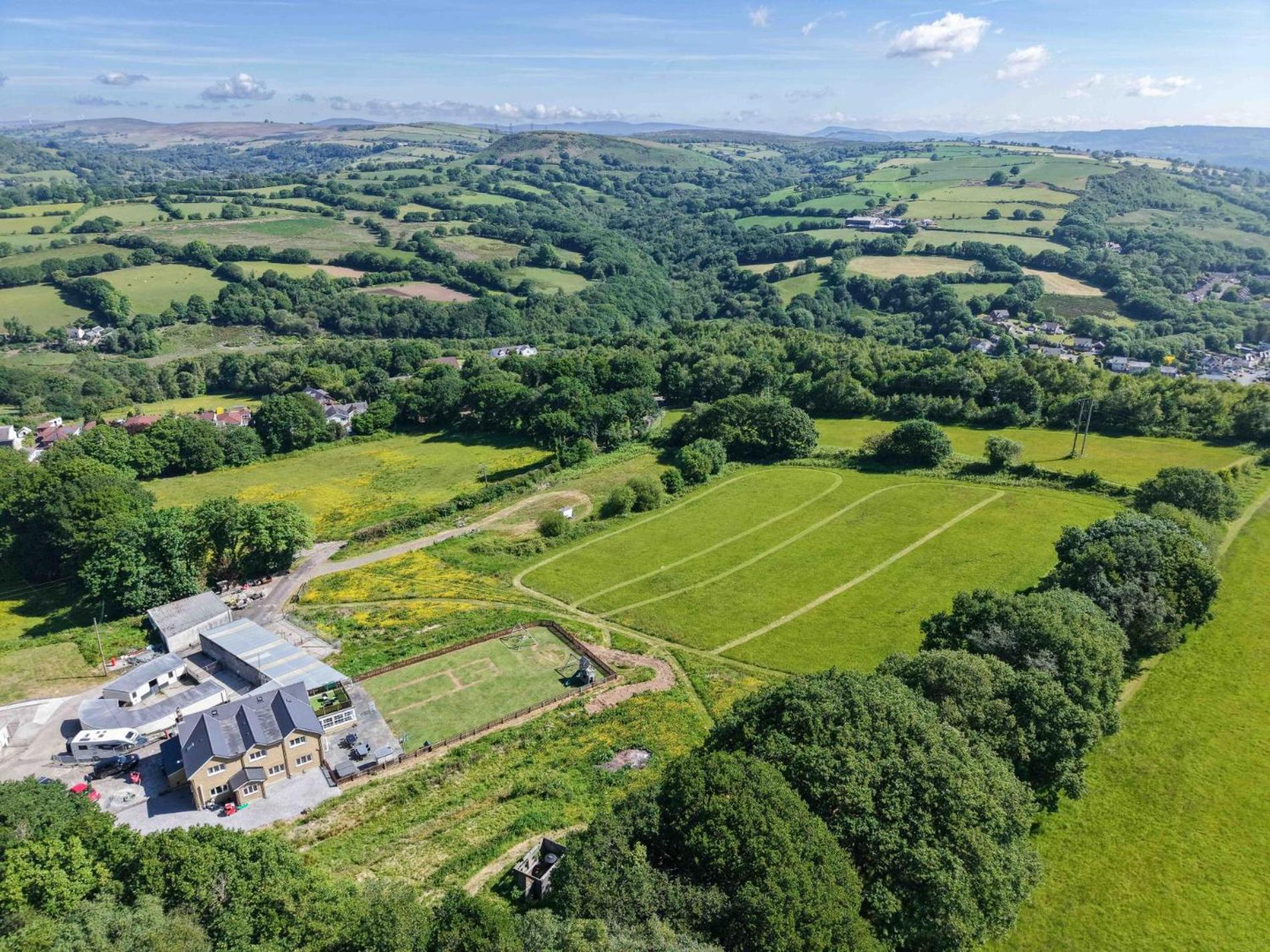 Hopkins Retreat Farm - 5 Bedroom House - Swansea