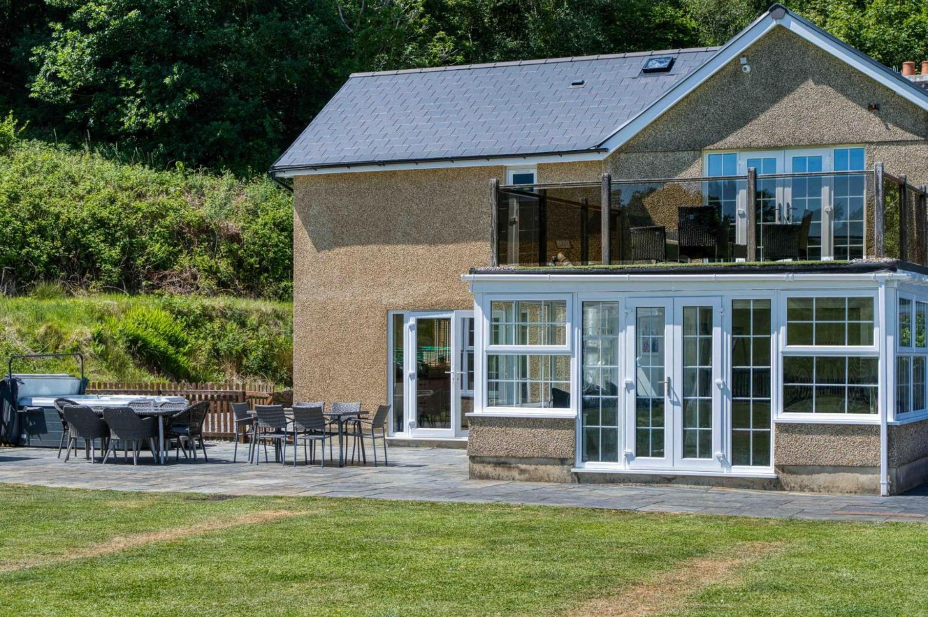 Hopkins Retreat Farm - 5 Bedroom House - Swansea