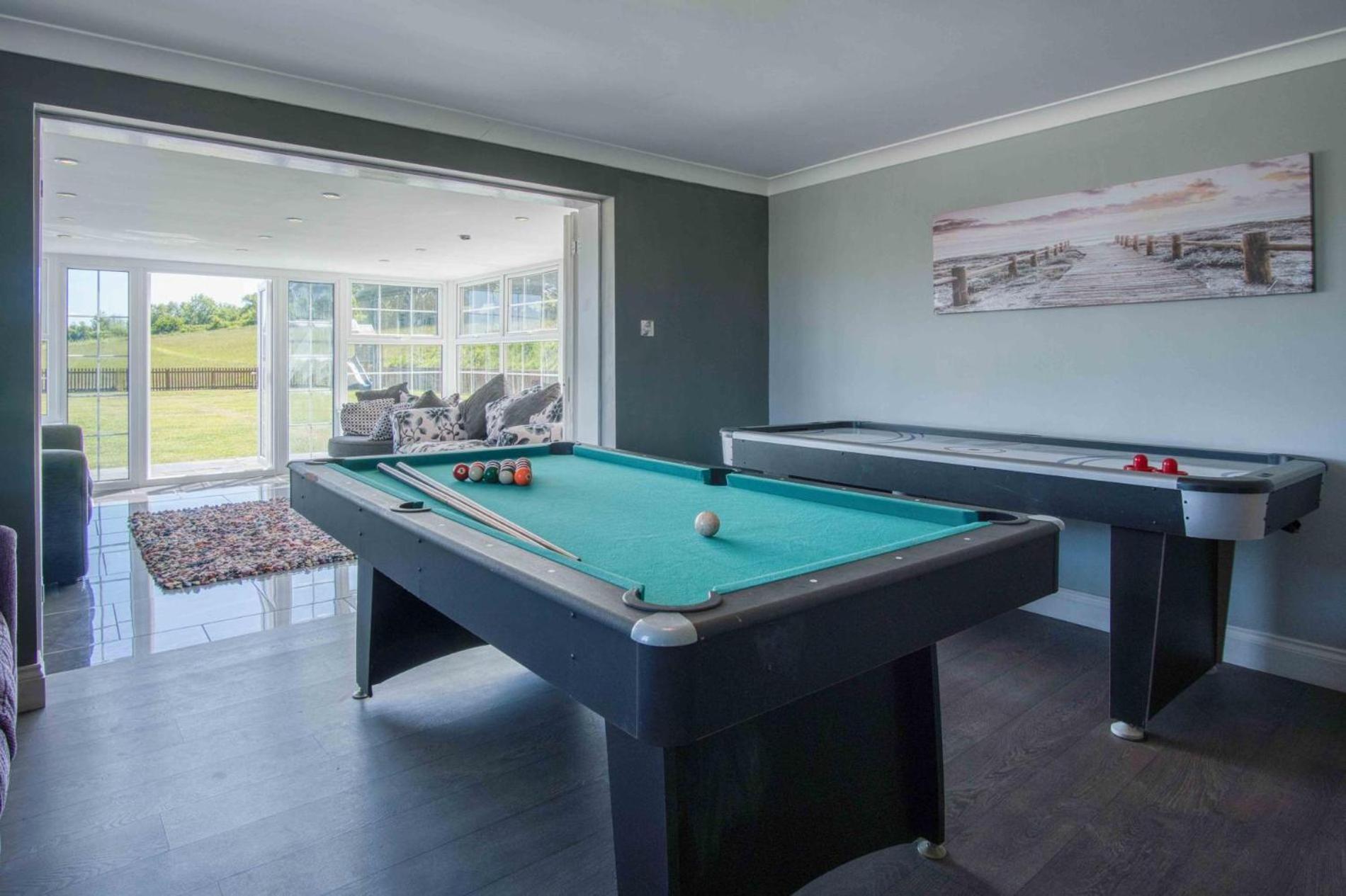 Hopkins Retreat Farm - 5 Bedroom House - Swansea