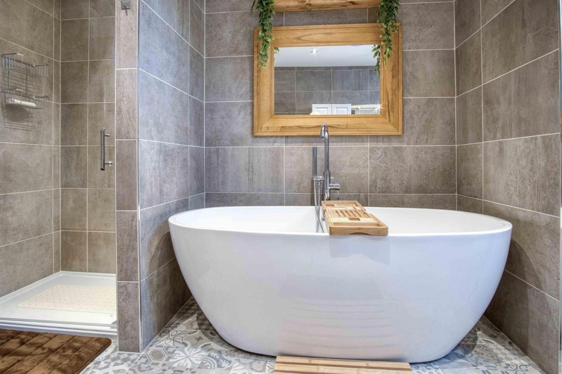 Hopkins Retreat Farm - 5 Bedroom House - Swansea