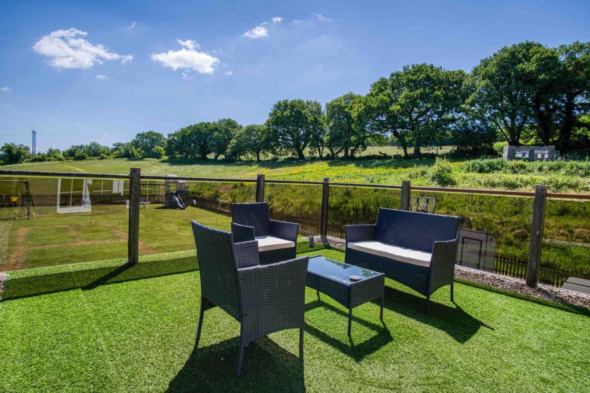 Hopkins Retreat Farm - 5 Bedroom House - Swansea