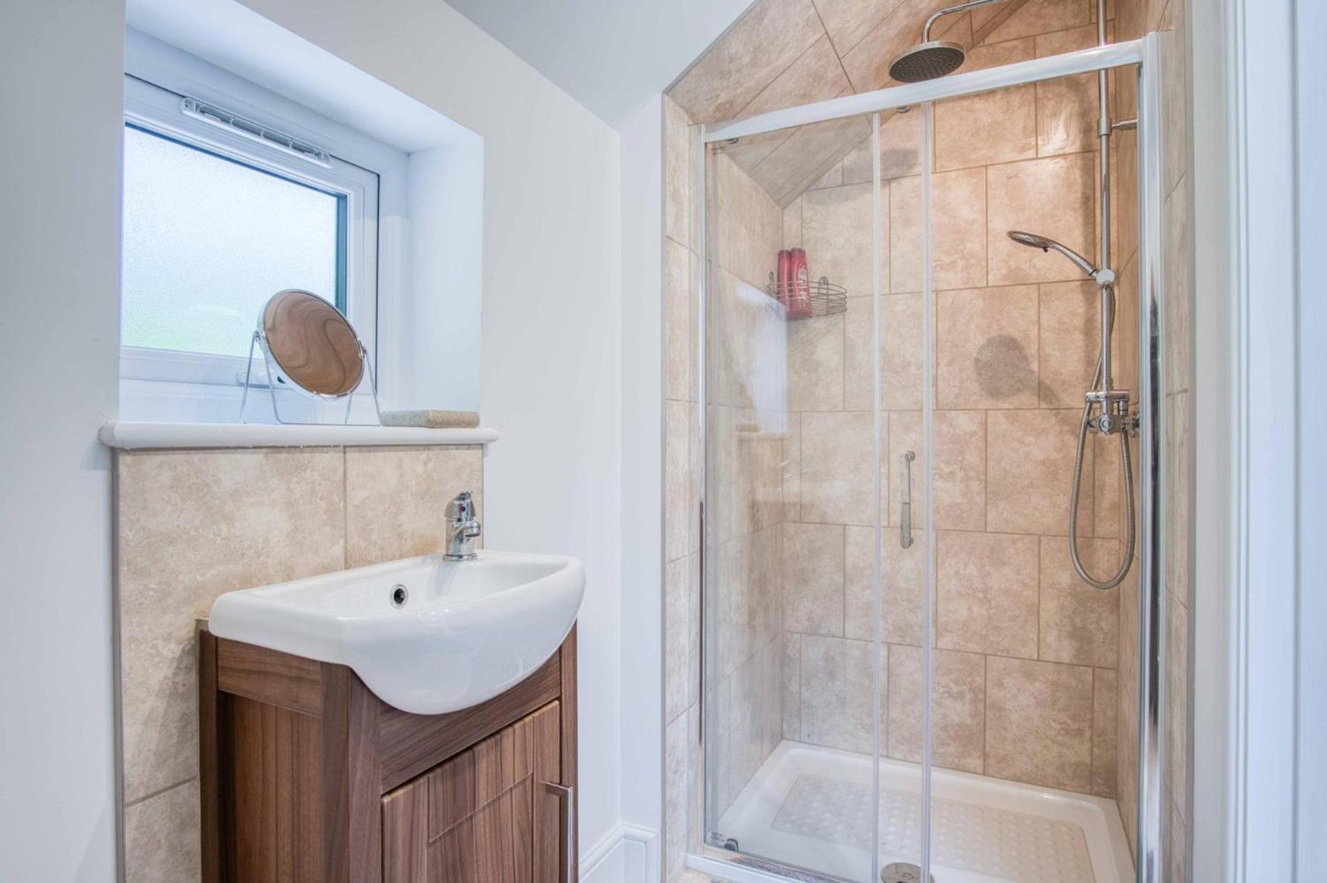 Hopkins Retreat Farm - 5 Bedroom House - Swansea