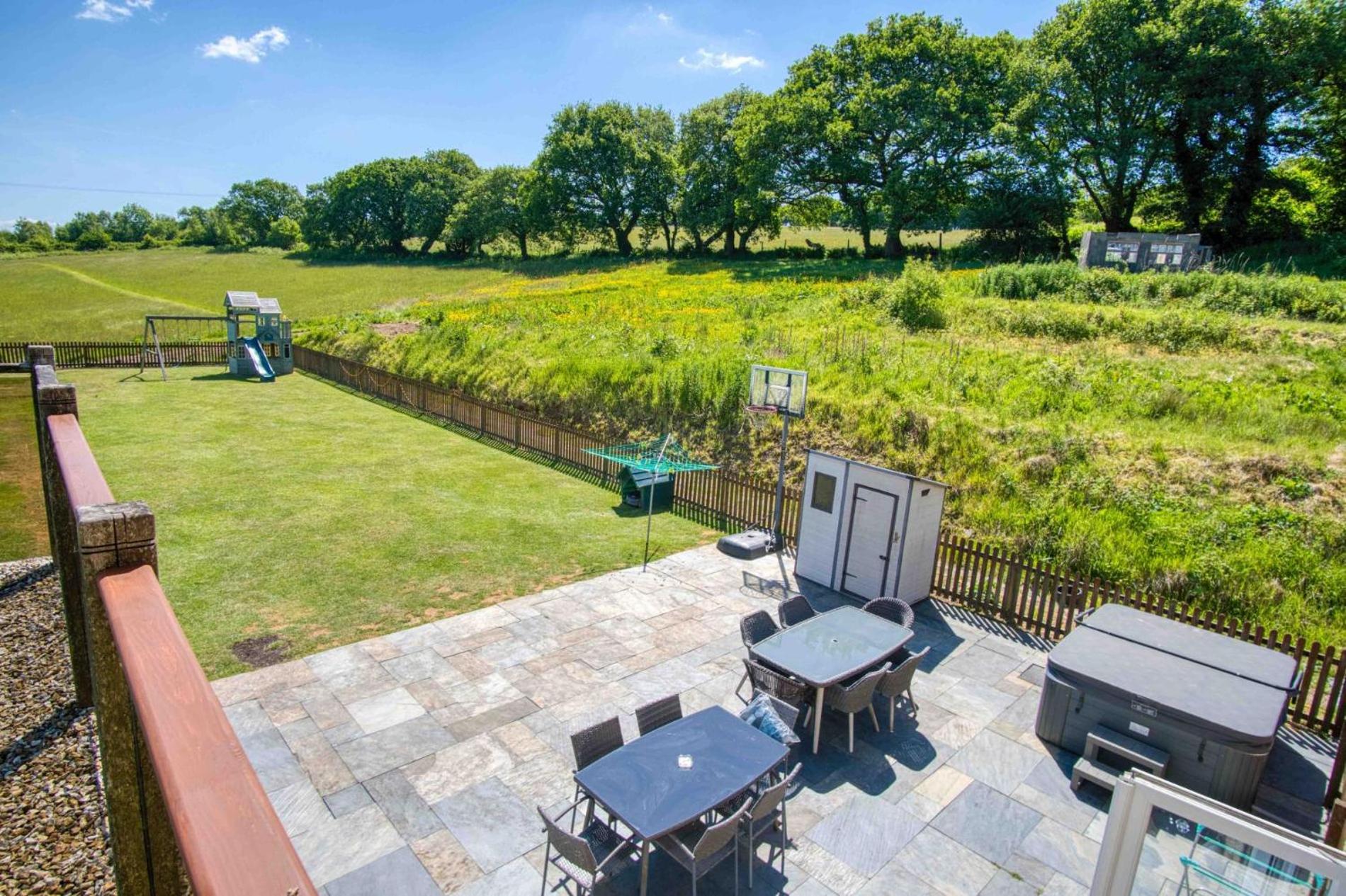 Hopkins Retreat Farm - 5 Bedroom House - Swansea