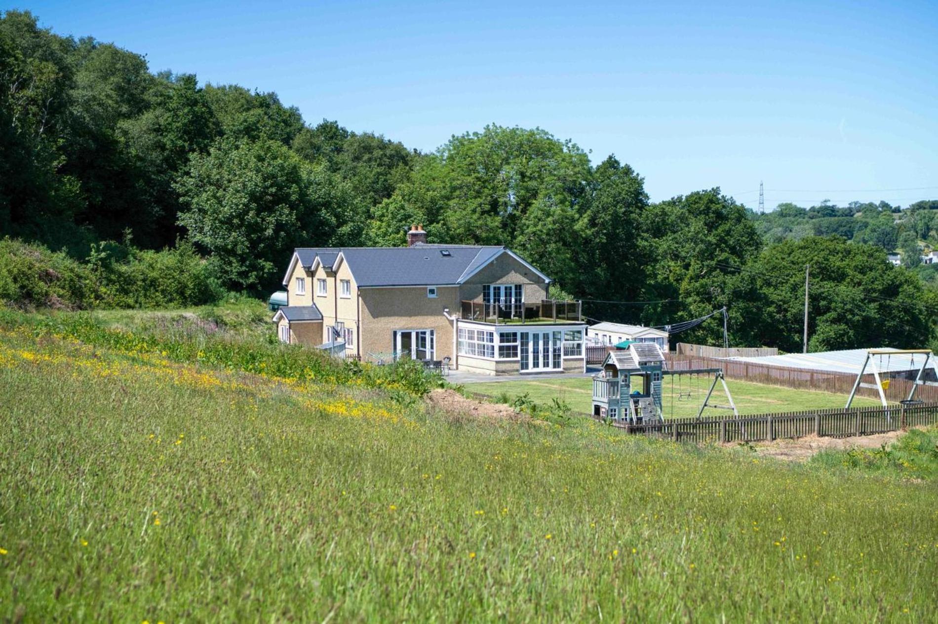 Hopkins Retreat Farm - 5 Bedroom House - Swansea