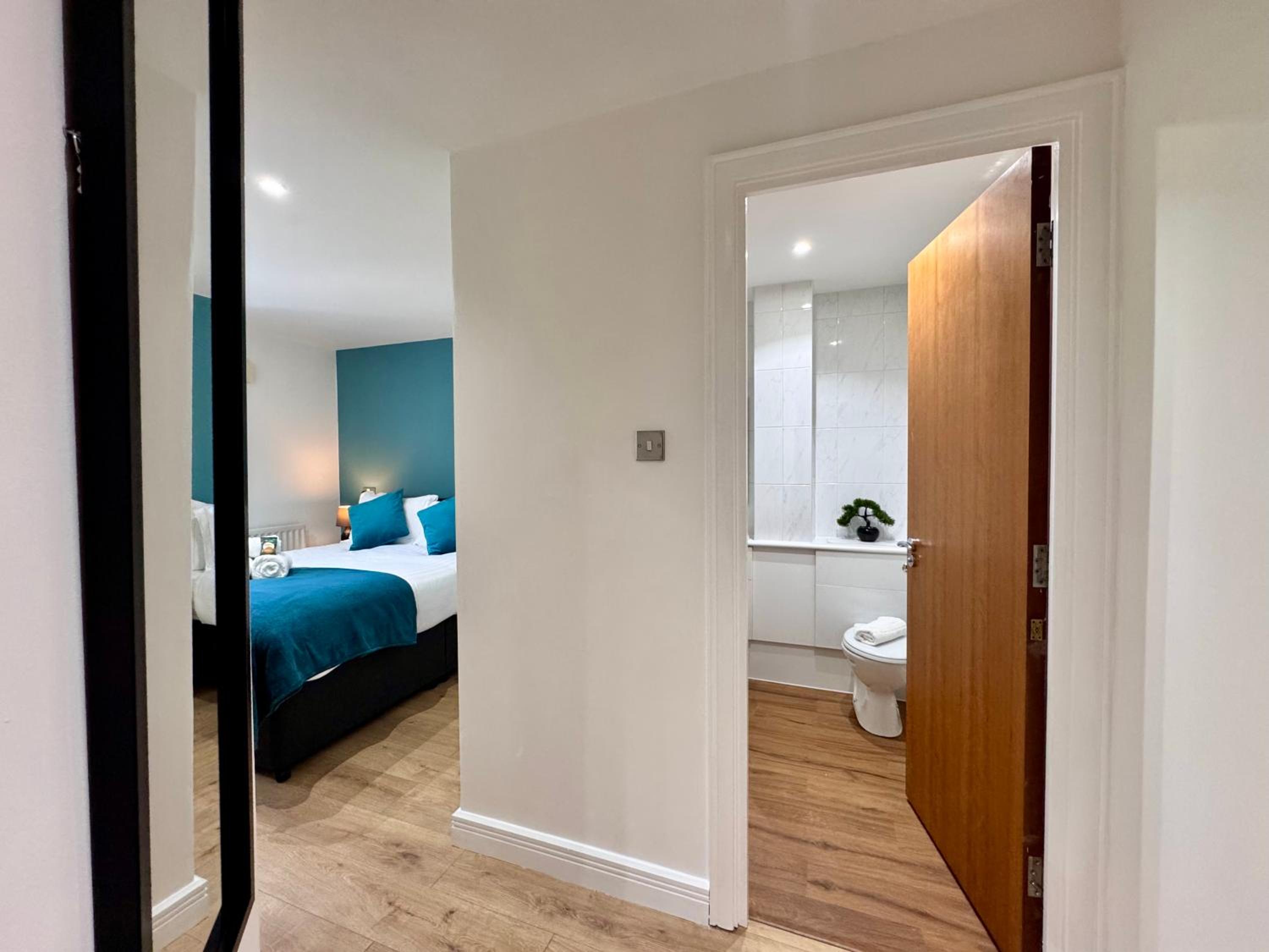 Swan Apartments 2B - Perfect for Relocations by Week2Week