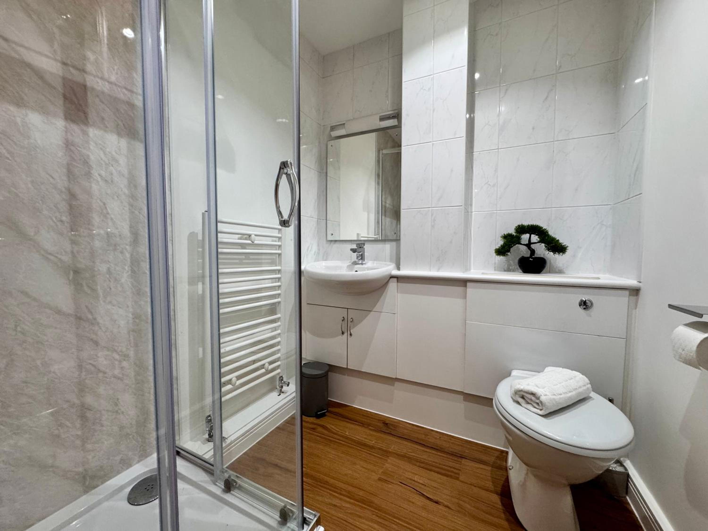Swan Apartments 2B - Perfect for Relocations by Week2Week