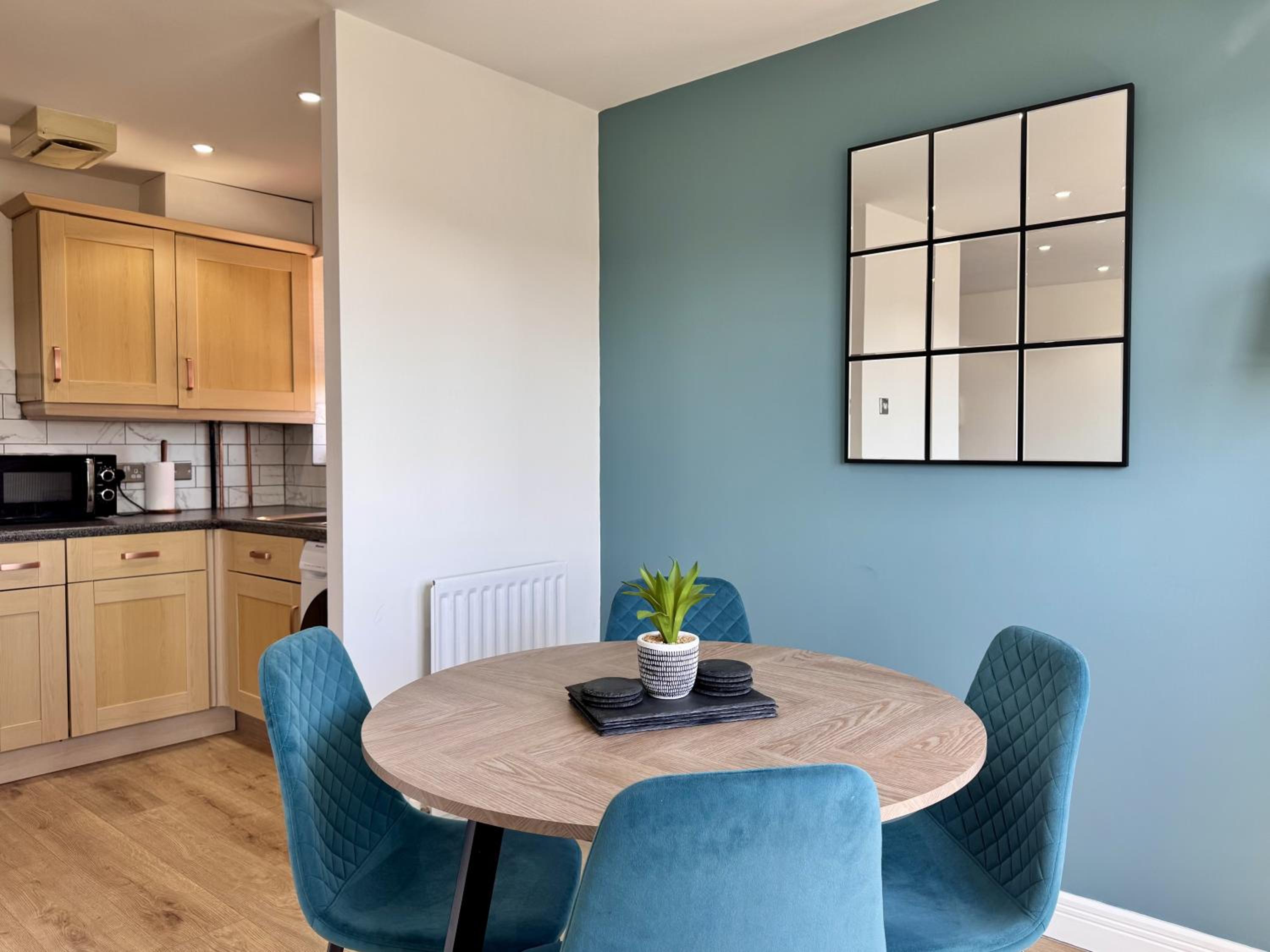 Swan Apartments 2B - Perfect for Relocations by Week2Week