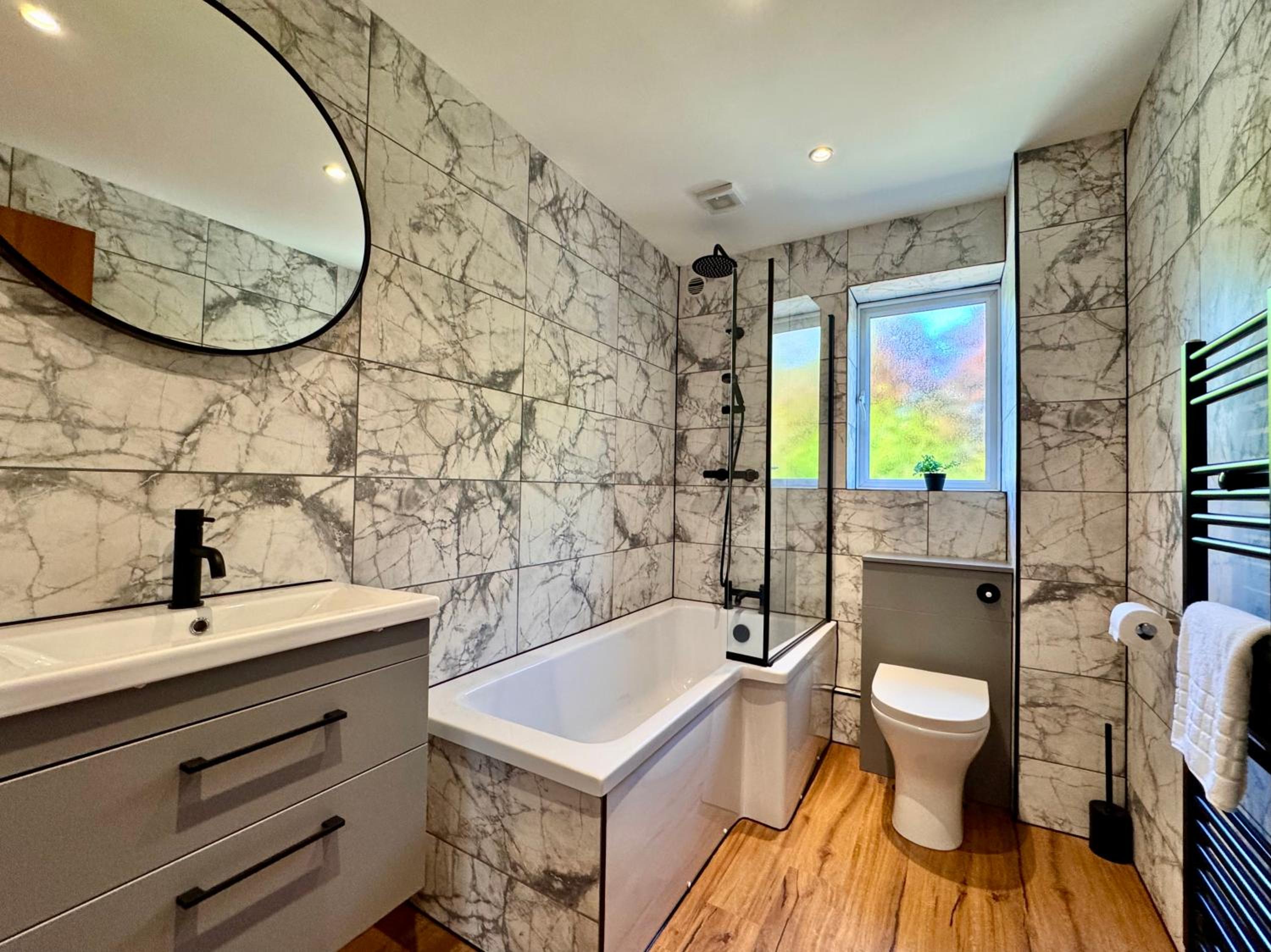 Swan Apartments 2B - Perfect for Relocations by Week2Week