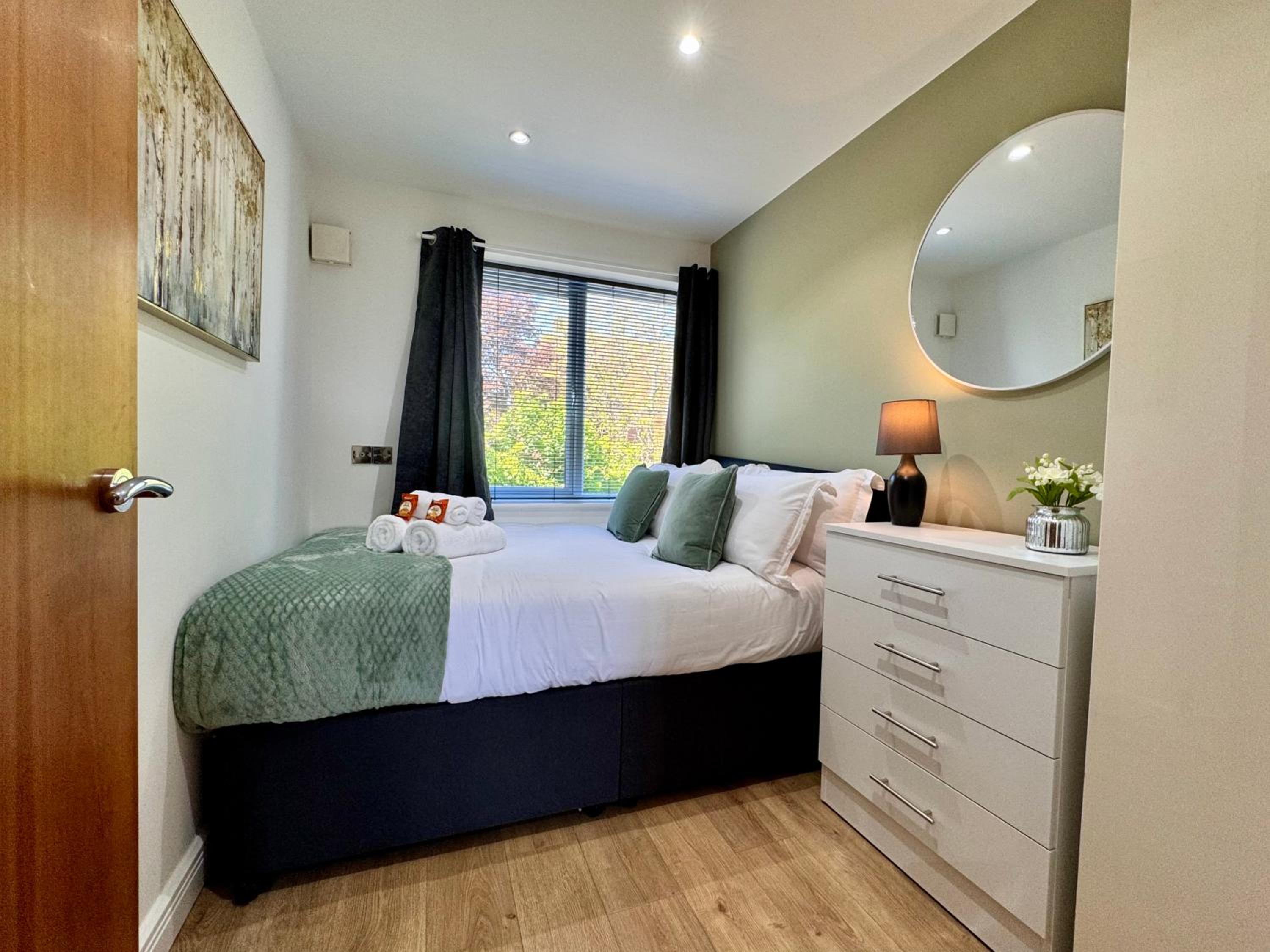 Swan Apartments 2B - Perfect for Relocations by Week2Week