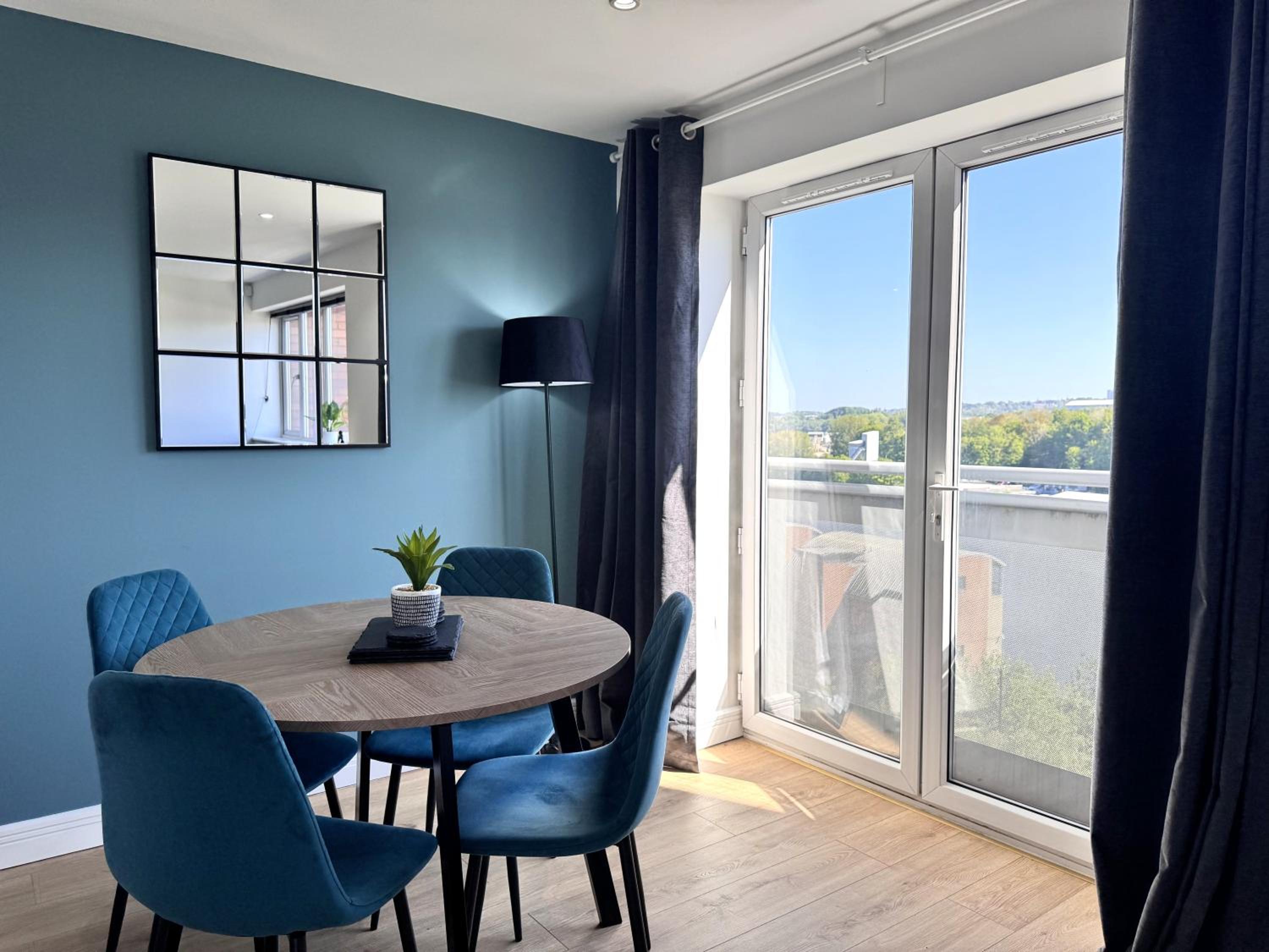 Swan Apartments 2B - Perfect for Relocations by Week2Week